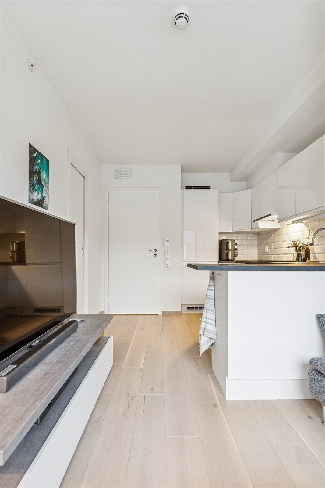 Dette er en svært arealeffektiv 2-roms med stue og kjøkken i åpen løsning. Galleribilde