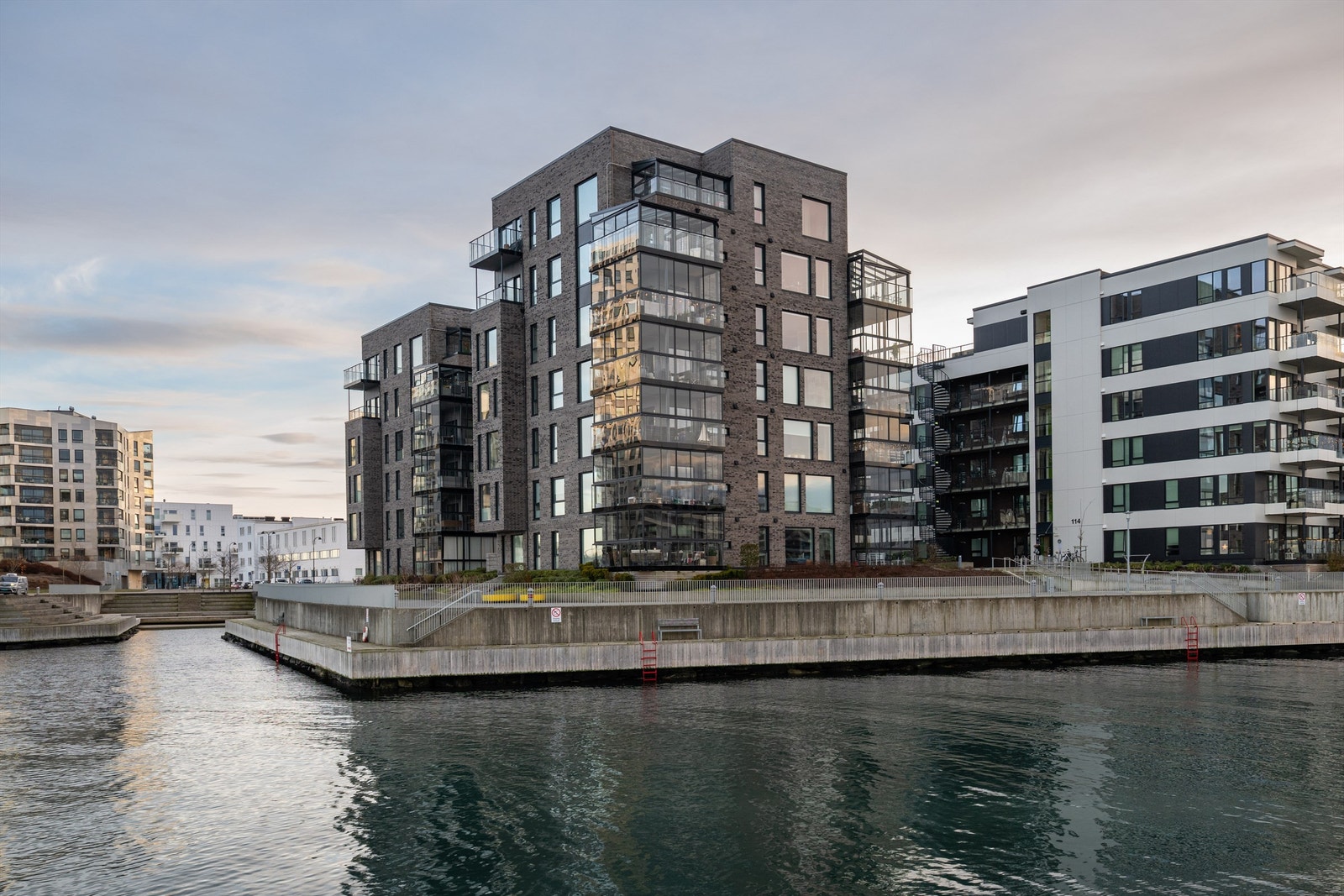 Leiligheten ligger på hjørne i byggets 6. etg. Galleribilde