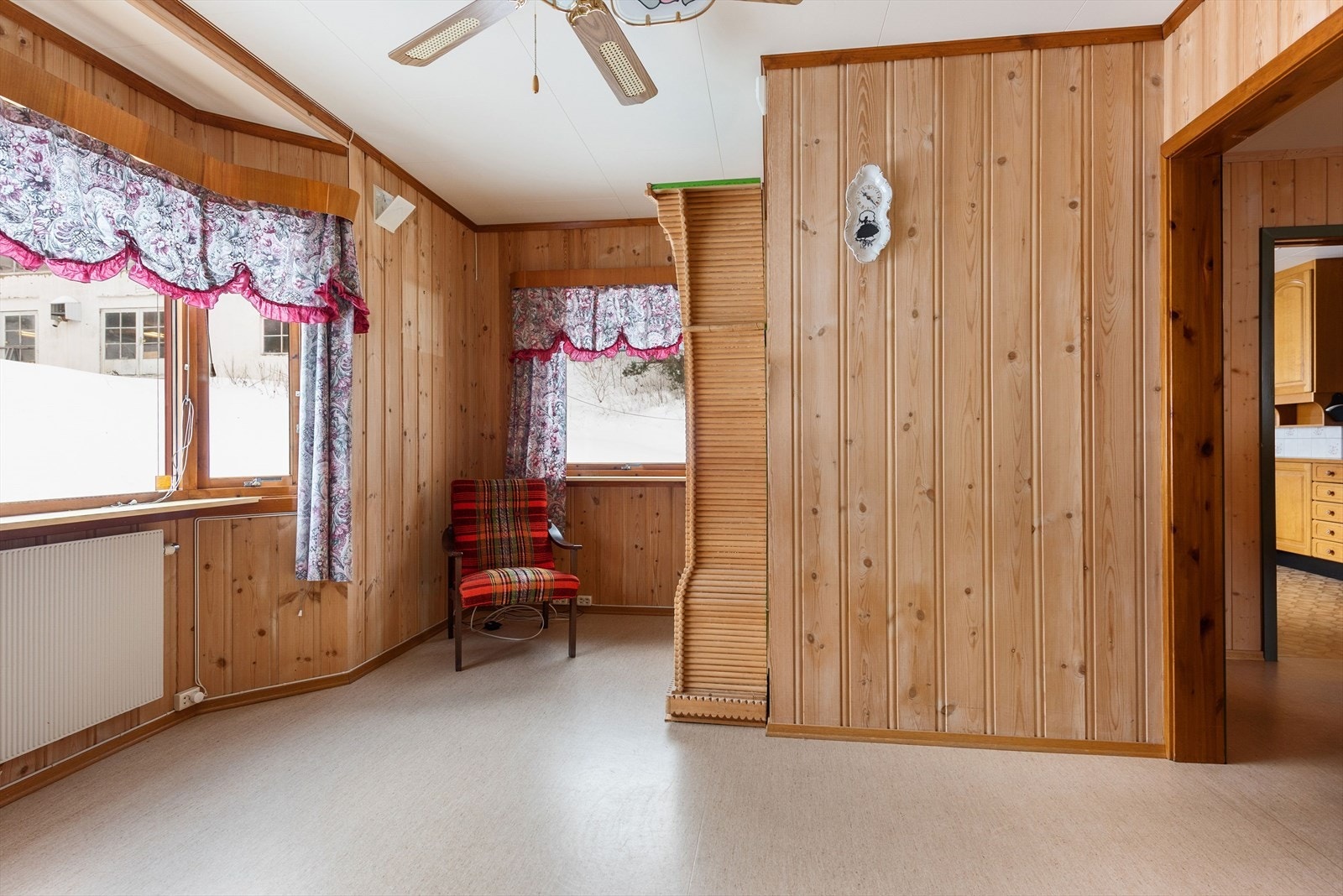 Tv-stue med adkomst fra gang. Galleribilde