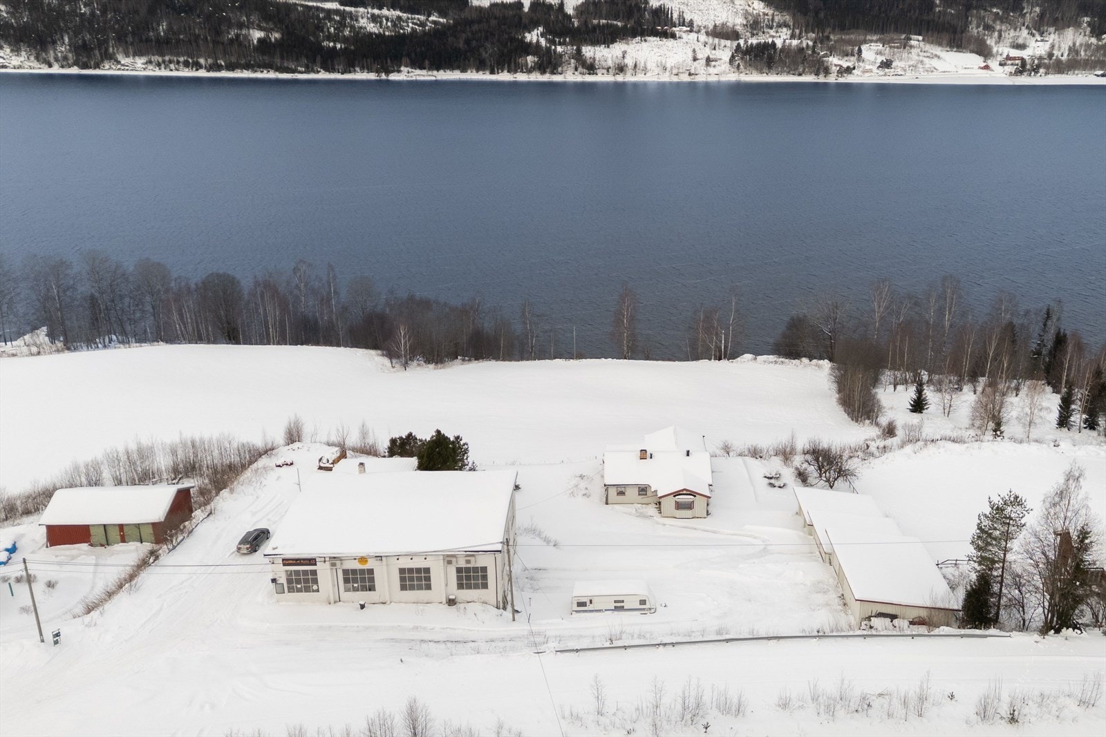 Nordvik Eiendomsmegling v/ Henning Huse presenterer Randsfjordvegen 1159 og 1161
! Foto: Torben Olav Wirkestad. Galleribilde