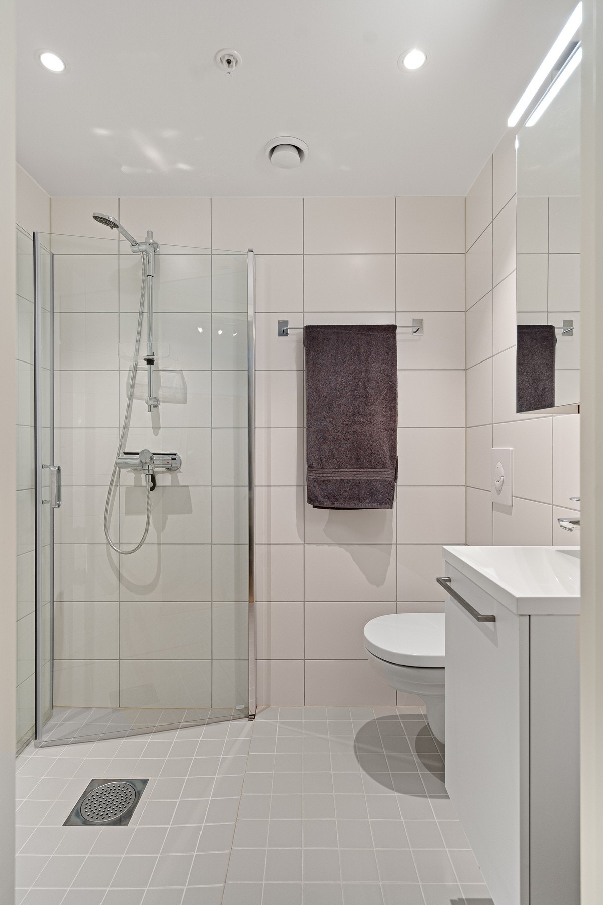 Bad nr 2 - med adkomst fra hovedsoverommet Galleribilde