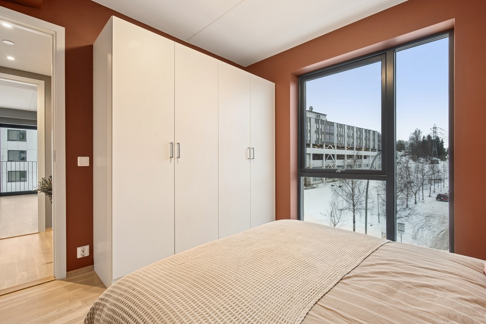 Garderobeskap følger med Galleribilde