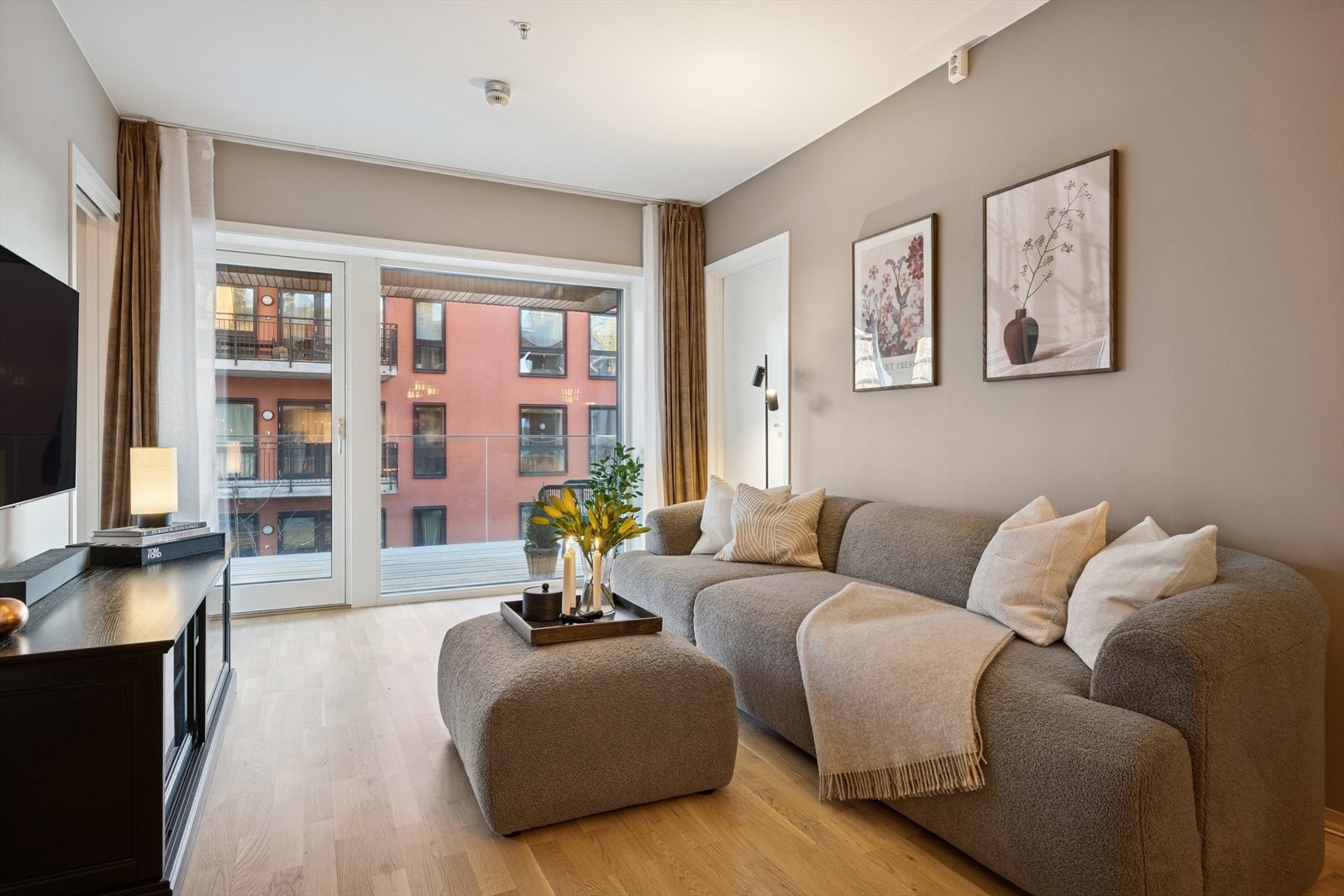 Stue- og kjøkkenarealet er på 24 kvm. Galleribilde