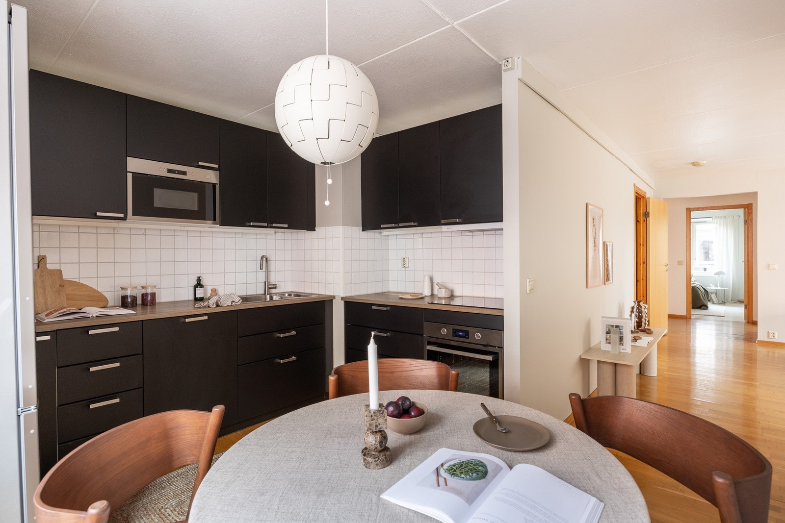 Kjøkkenet har en tidsmessig innredning fra 2019. Galleribilde