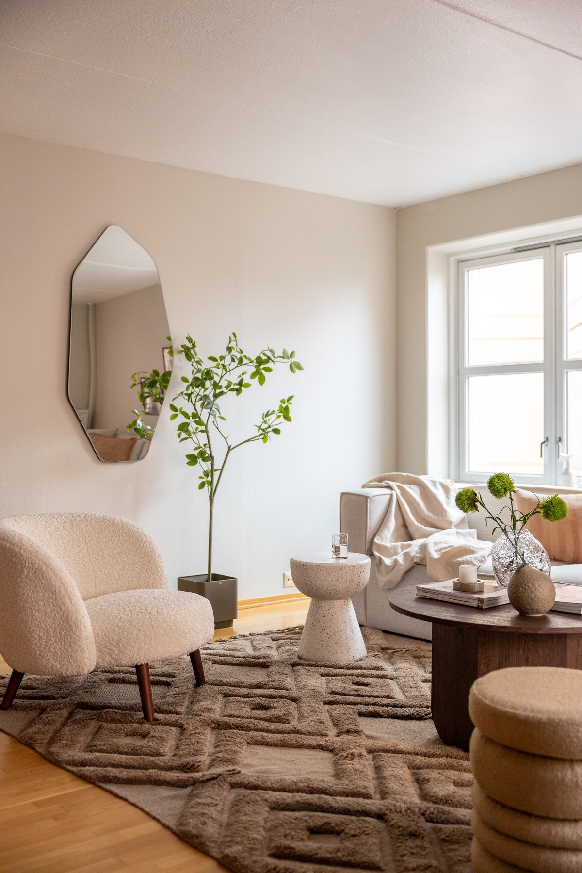 Overflatene er malt i en tidsmessig og behagelig fargetone. Galleribilde