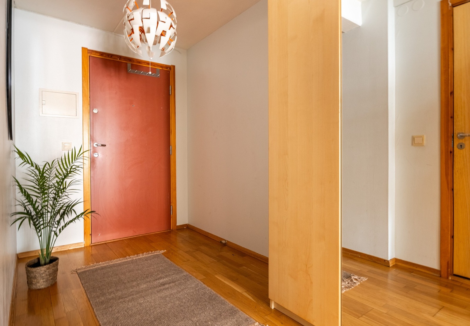 Adkomst via felles trappeoppgang med calling og heis. Galleribilde