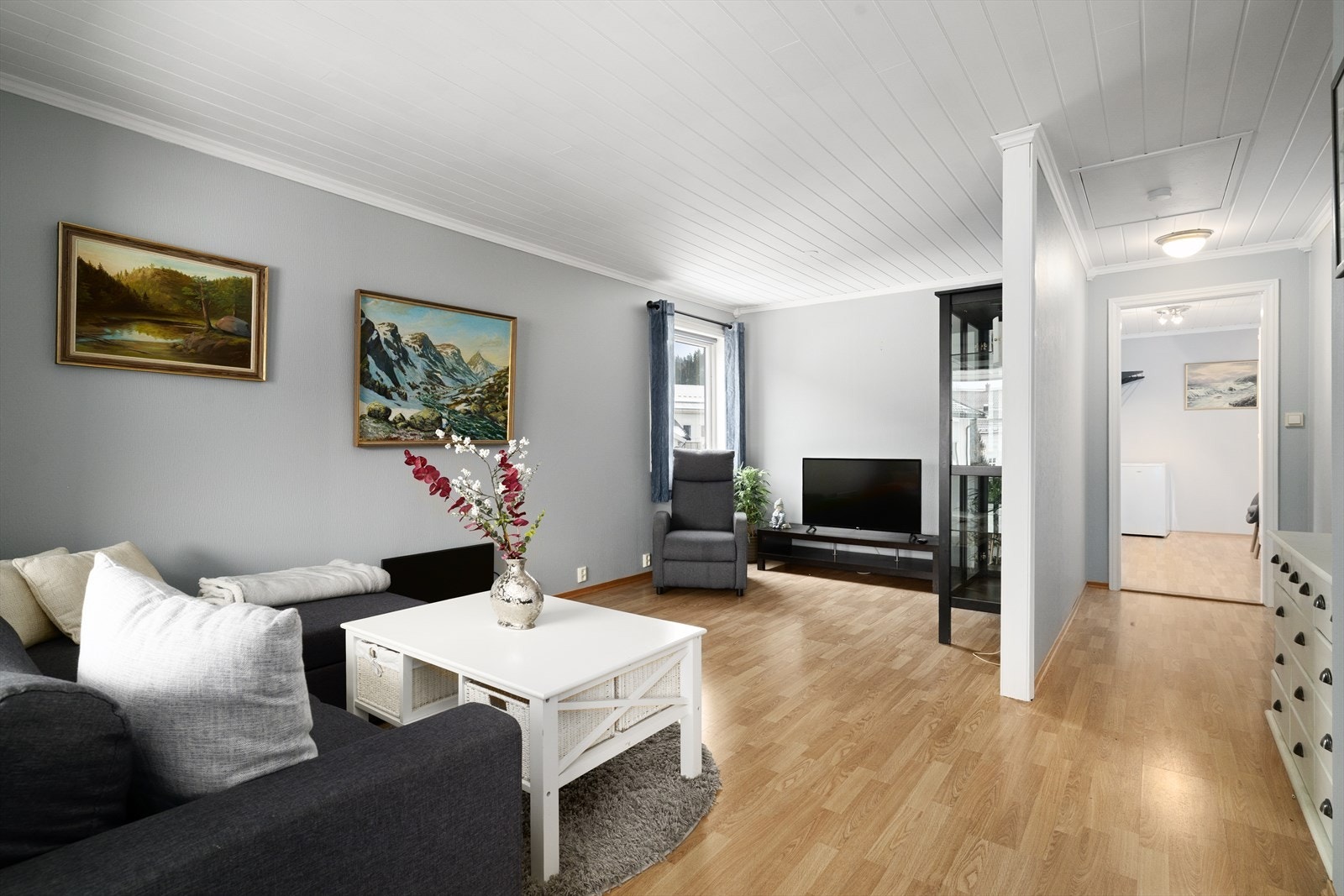 I stuen er det pipe med mulighet for å montere ildsted om ønskelig. Galleribilde