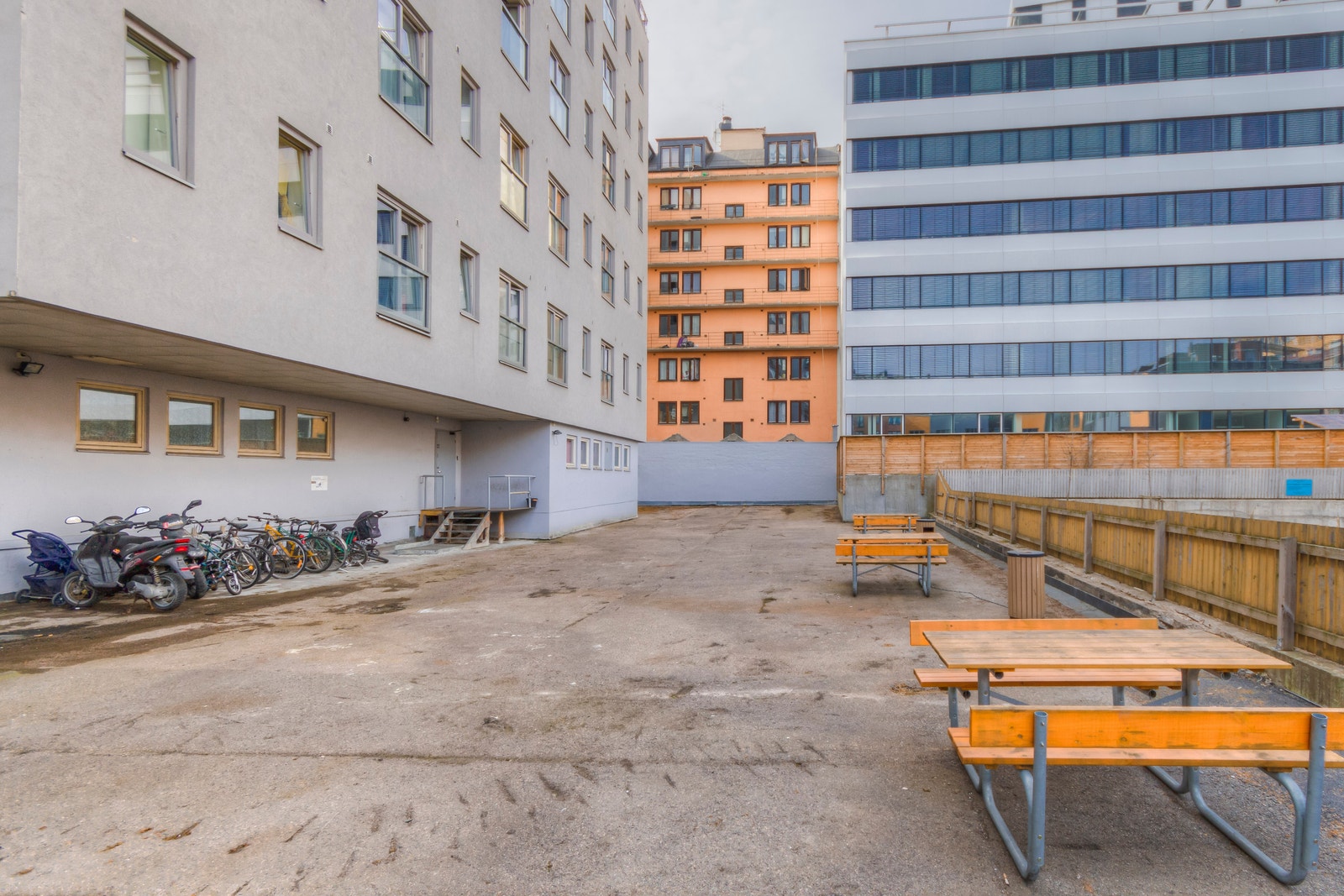 Bakgård Galleribilde