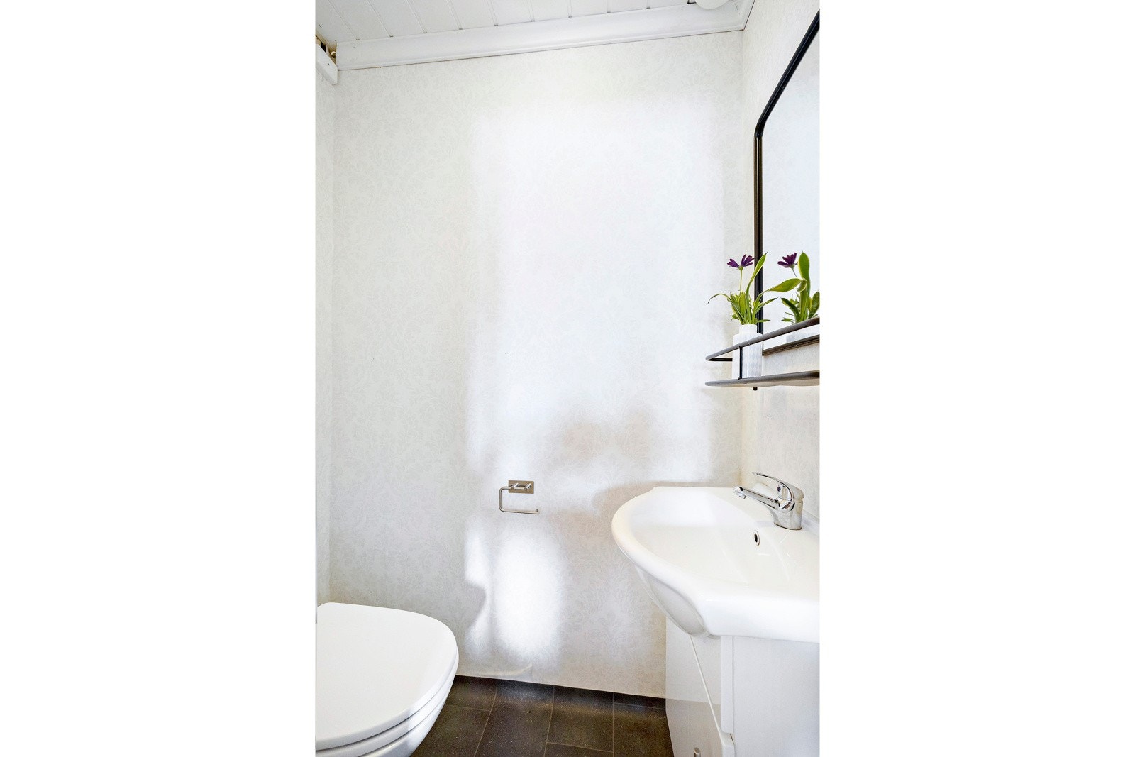 Ved soverommene i 2. etasje er det et fint, separat wc-rom. Galleribilde