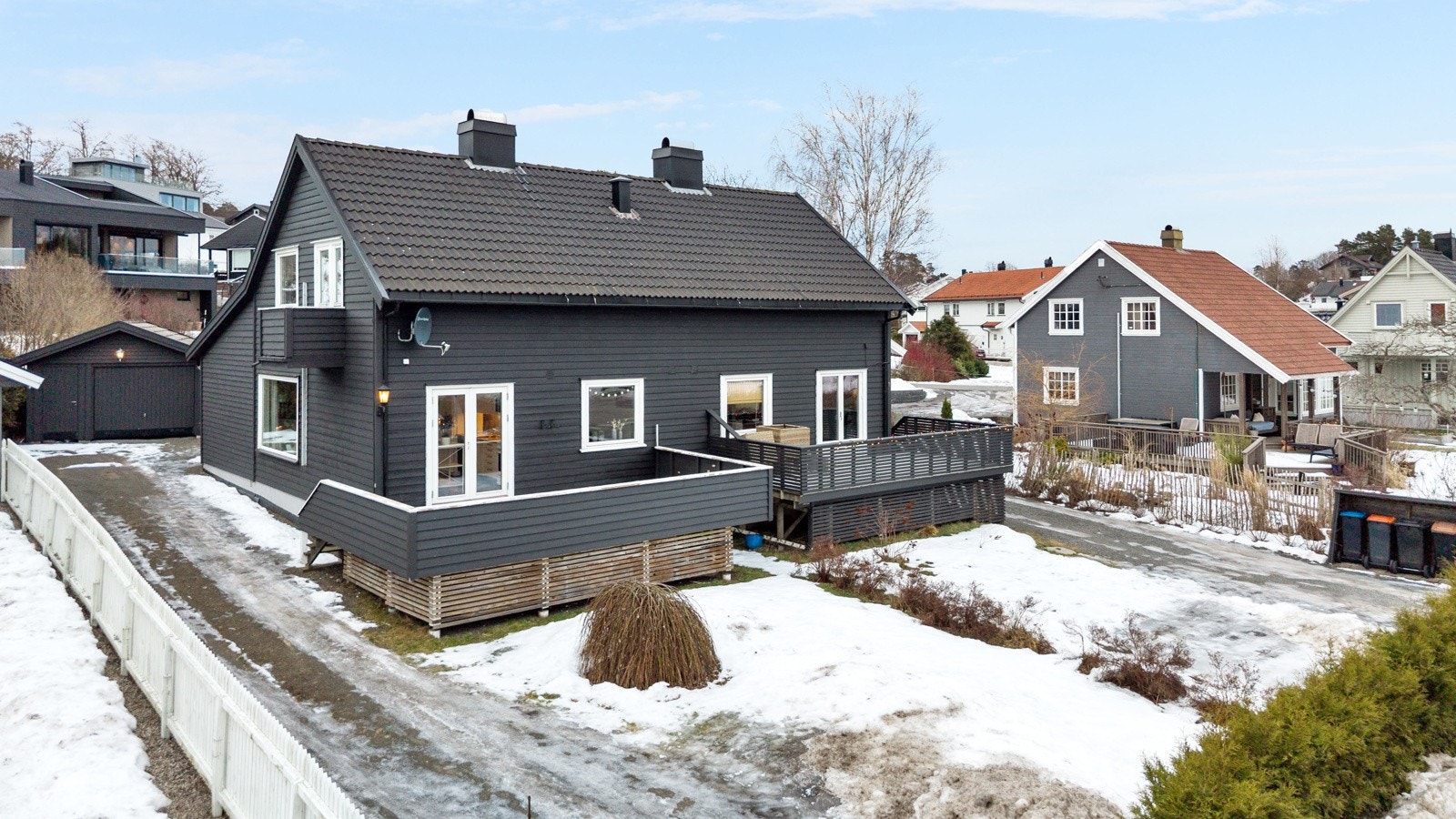 Velkommen til Gonveien 39 A som er en pen og innholdsrik halvpart av en vertikaldelt tomannsbolig. Galleribilde