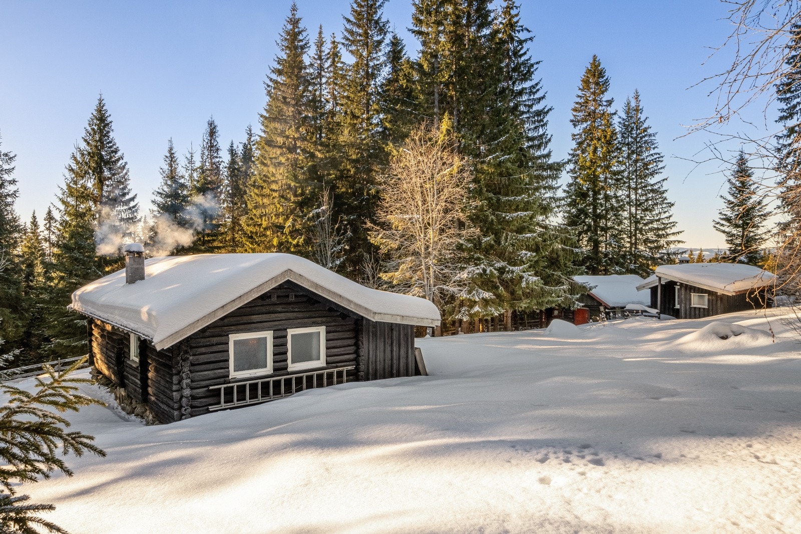 Her får du en sjarmerende hytte med tradisjonelt preg, som gir deg muligheten til å skape ditt eget fristed! Galleribilde