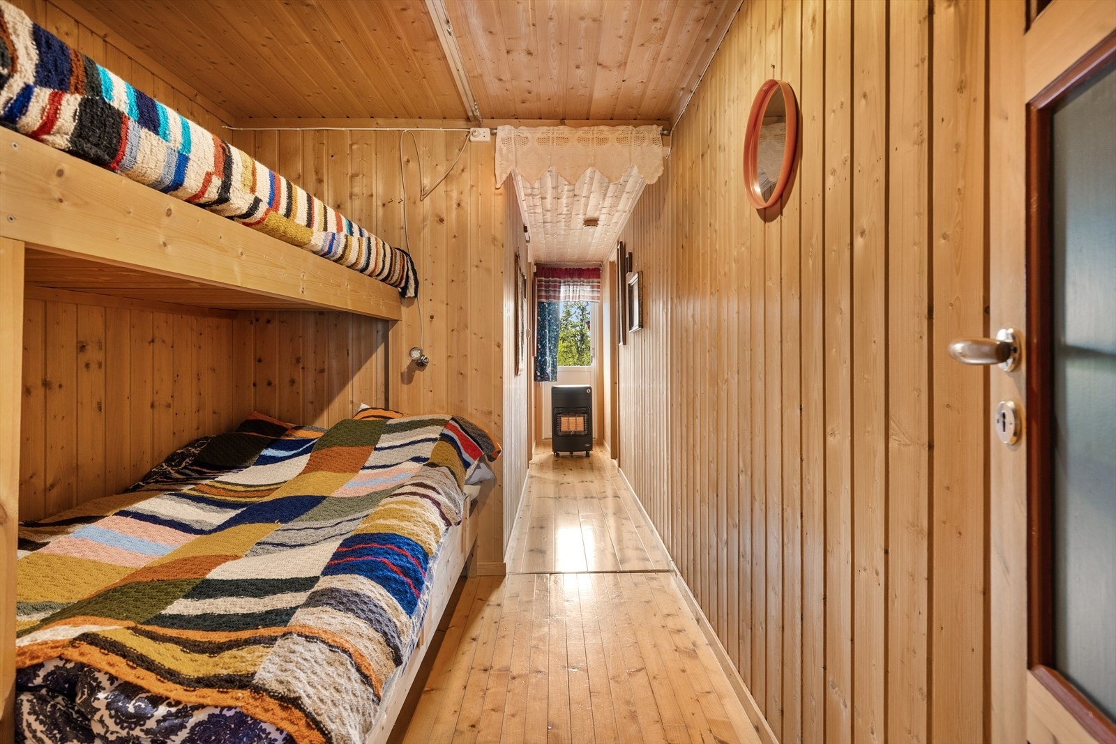 Med ekstra senger i gangen inn til soverommene er det totalt 7 sengeplasser. Galleribilde