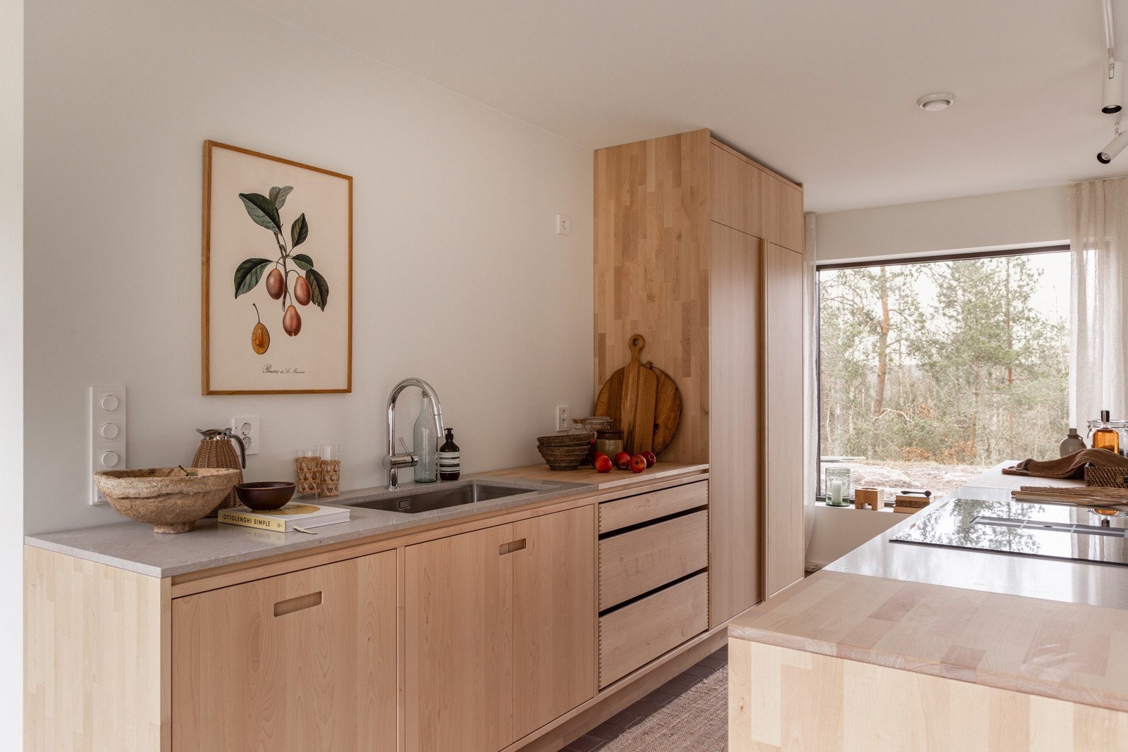 Komplett kjøkkeninnredning tilpasset og tegnet av Lie Øyen arkitekter Galleribilde