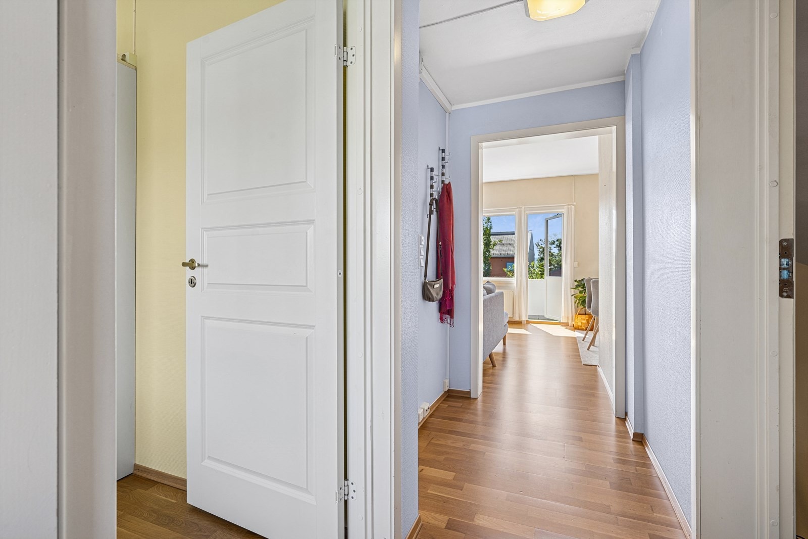 Leiligheten består av entré, bad, kjøkken, stue og soverom. Galleribilde