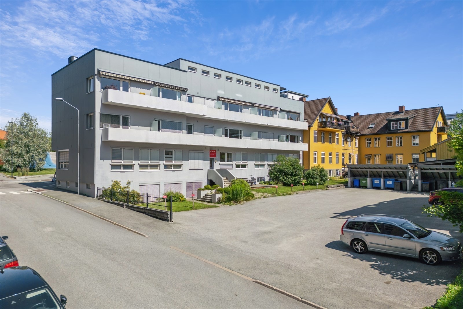 Koselig og arealeffektiv 2-roms leilighet i 3. etasje midt i Hamar sentrum. Galleribilde