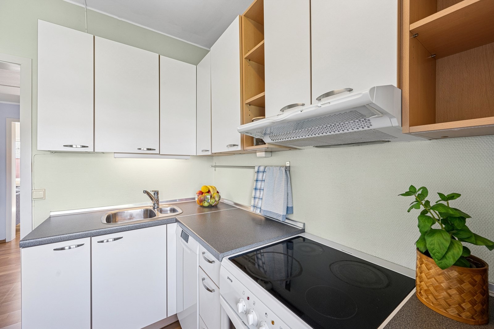 Kjøkkenet har avsatt plass for hvitevarer. Galleribilde