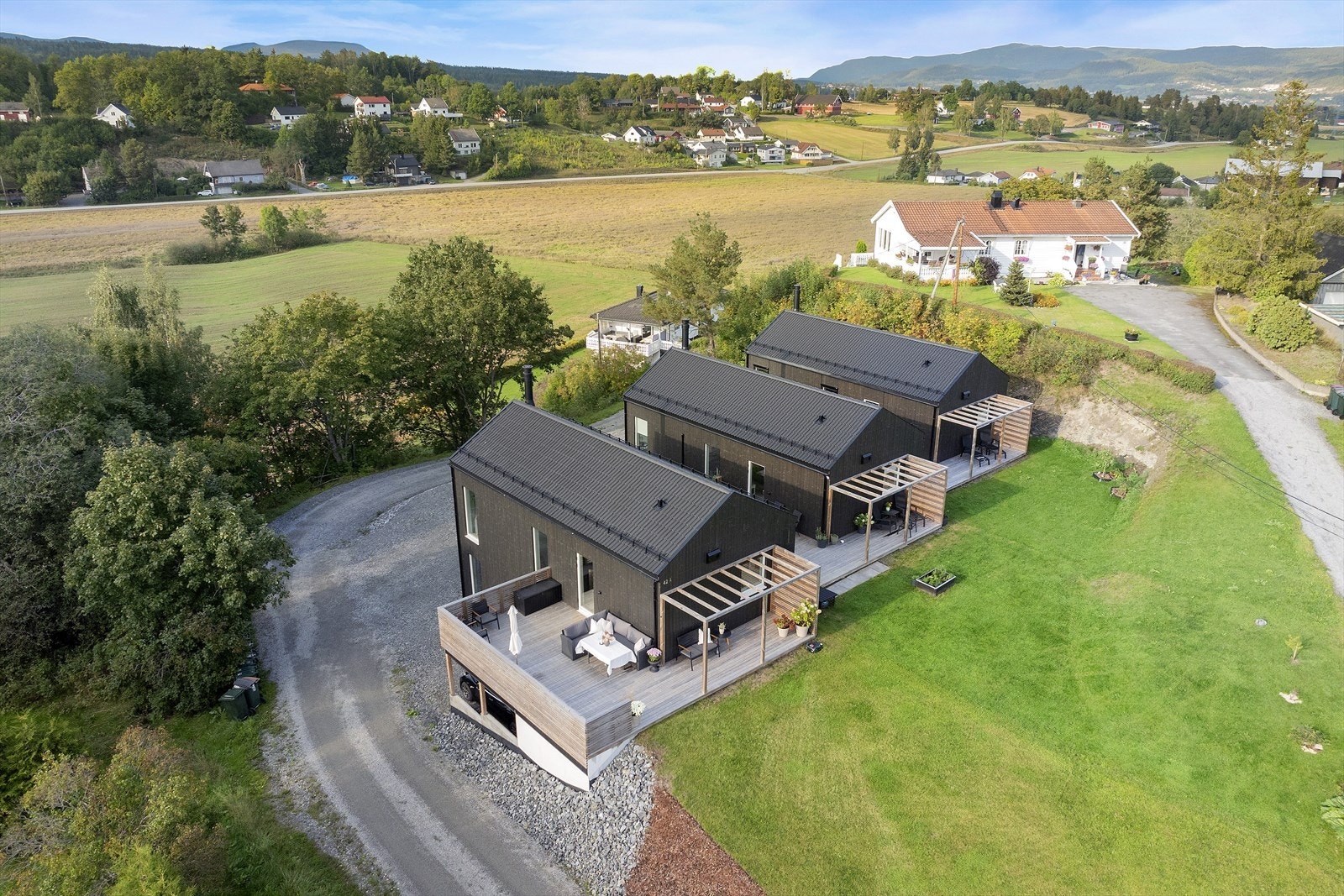 Her får du en moderne bolig med god standard og en perfekt beliggenhet for en aktiv familie i en travel hverdag. Galleribilde