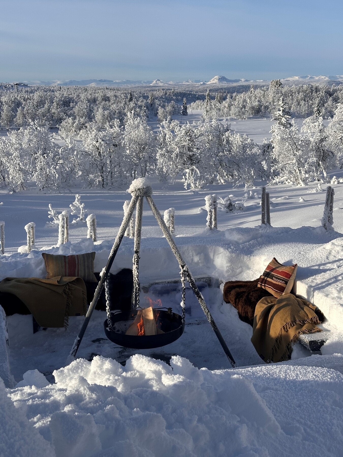 Gode solforhold og nydelig utsikt mot Rundemellen og Skarvemellen. Selgers private bilde fra januar 2026. Galleribilde