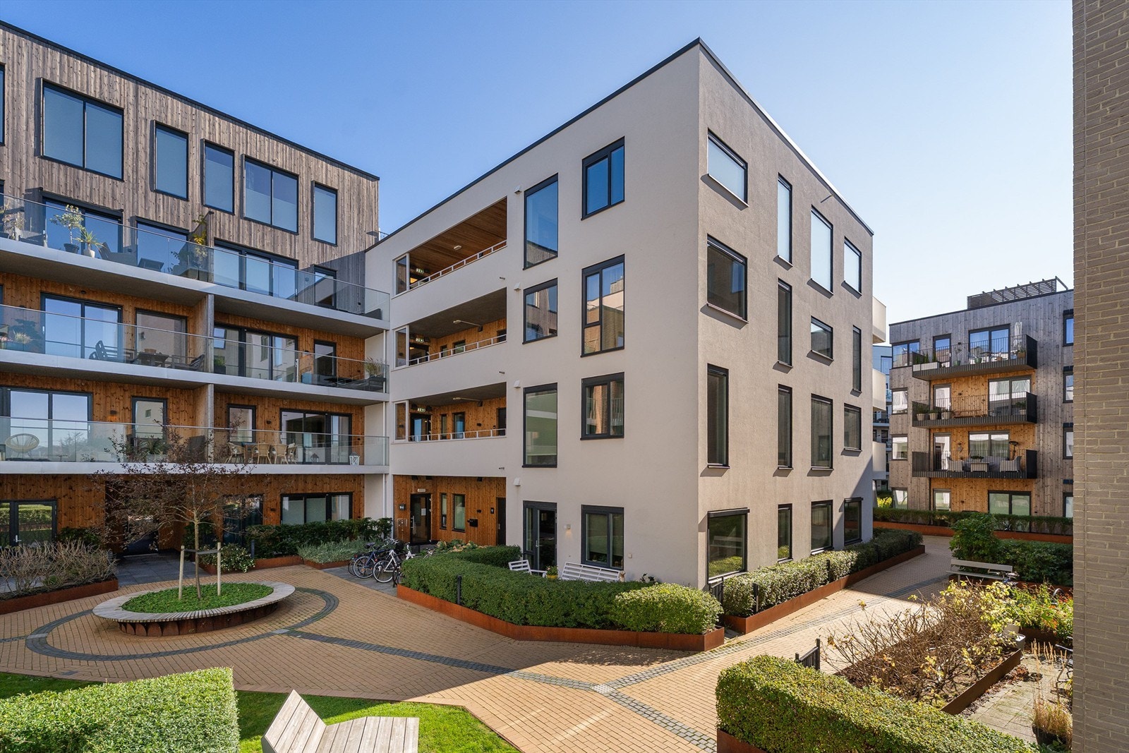 Moderne boligbygg med flotte uteområder. Galleribilde