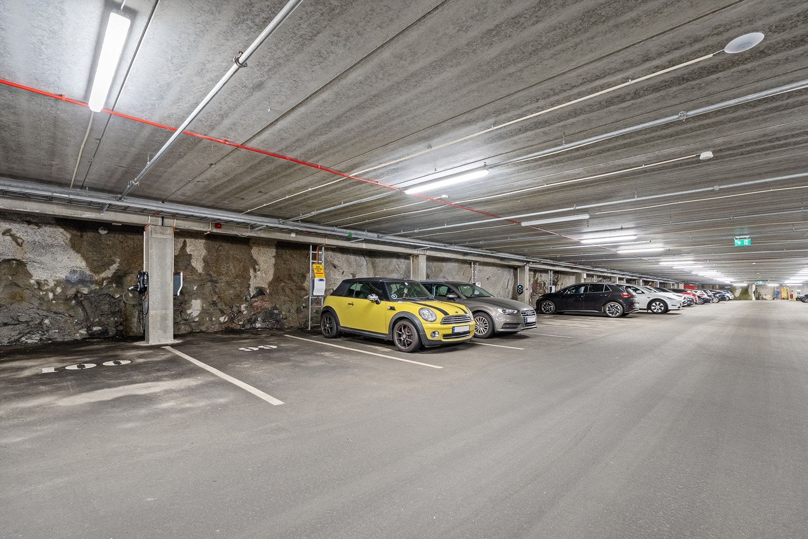 Garasjeplass i lukket anlegg. Galleribilde