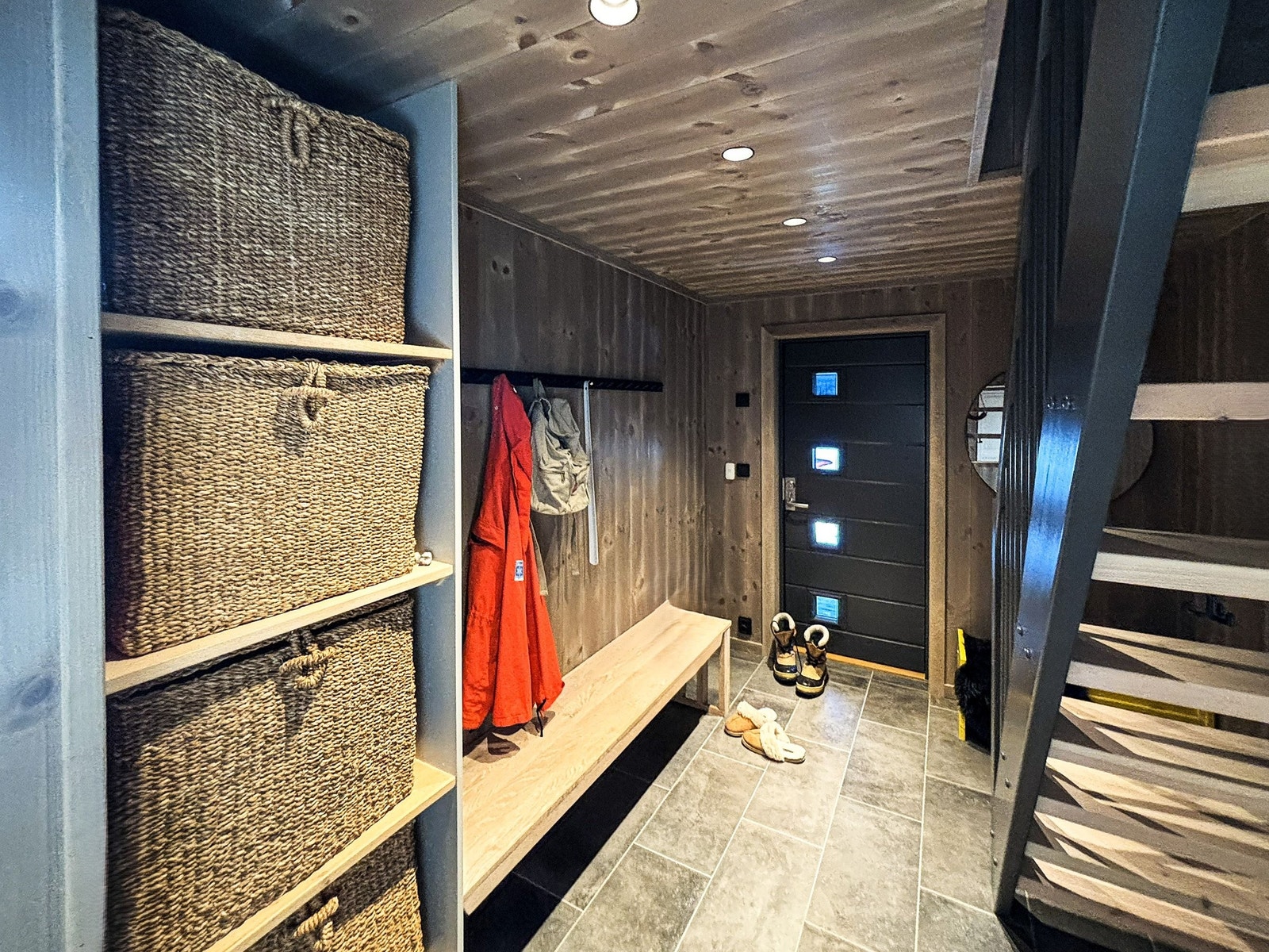 Gode oppbevaringsmuligheter i gangen. Galleribilde