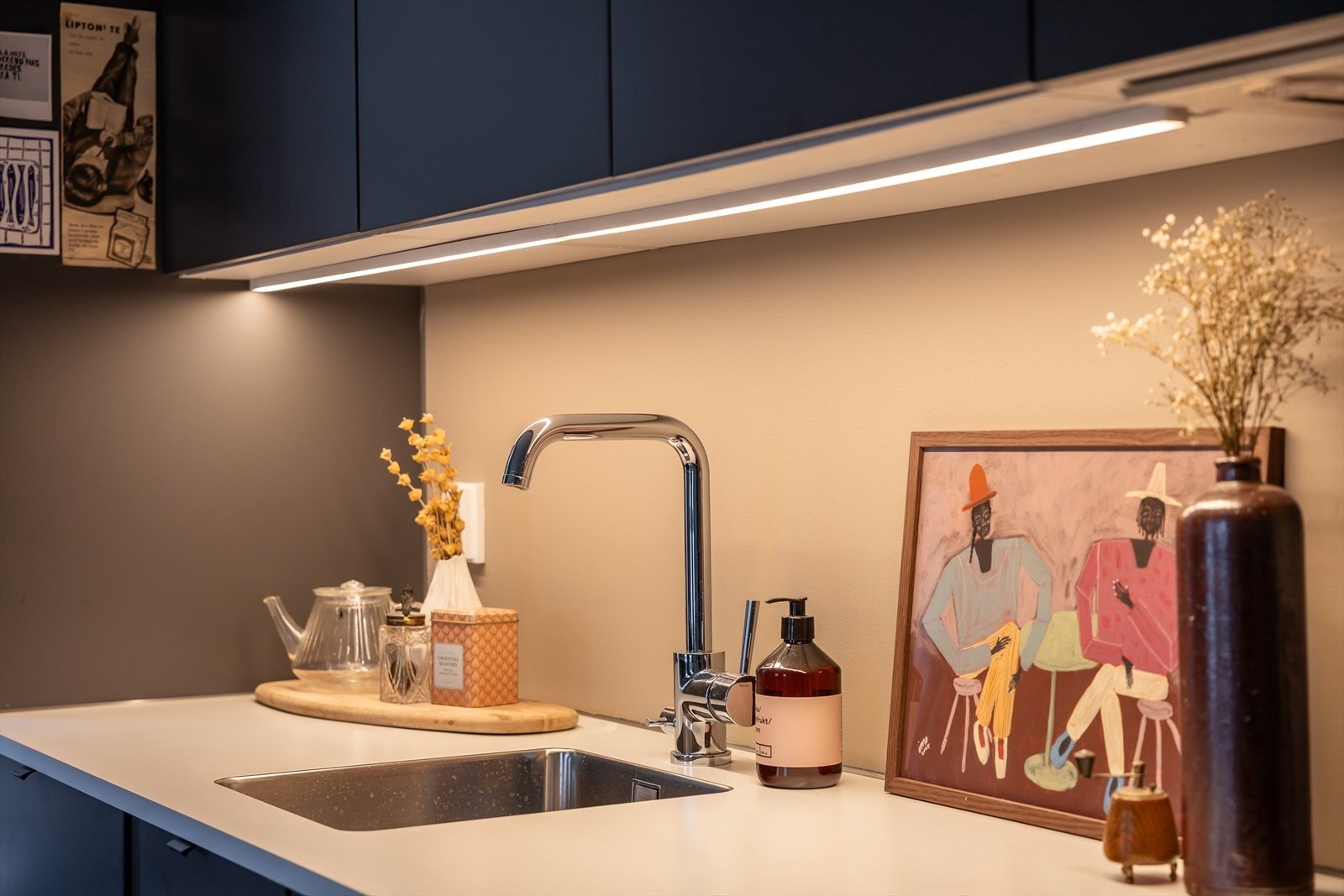 Underlimt oppvaskkum med armatur fra Tapwell. Galleribilde