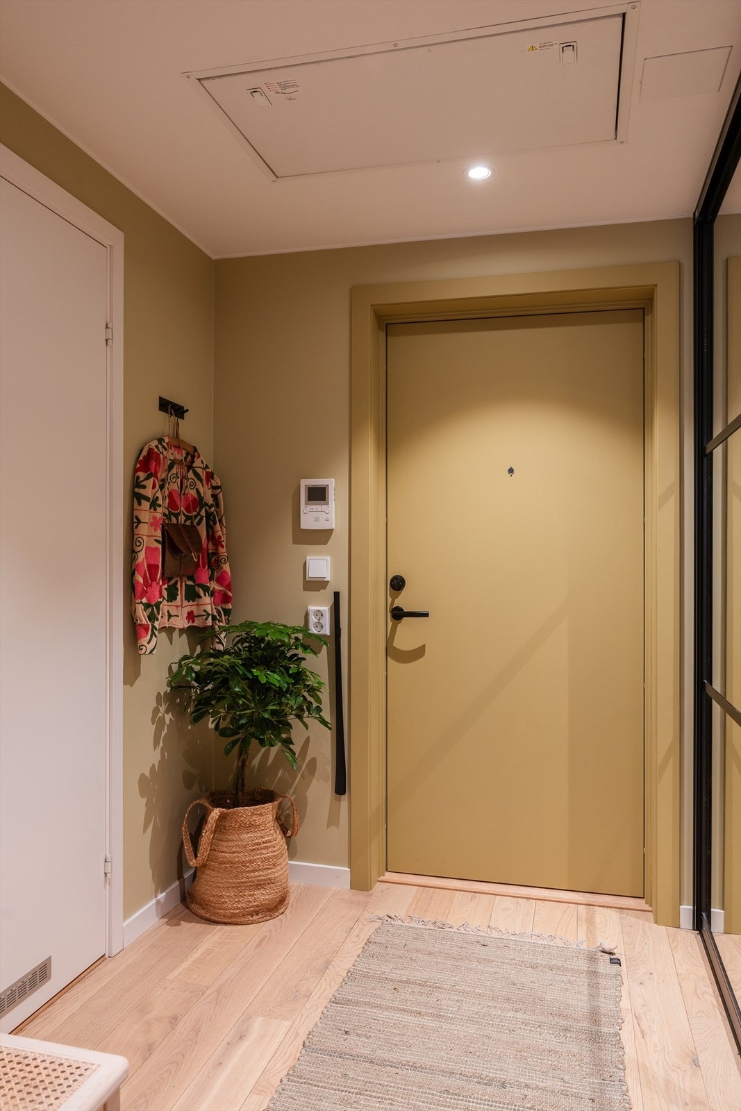 Utstyrt med stor skyvedørsgarderobe med speilfronter. Galleribilde