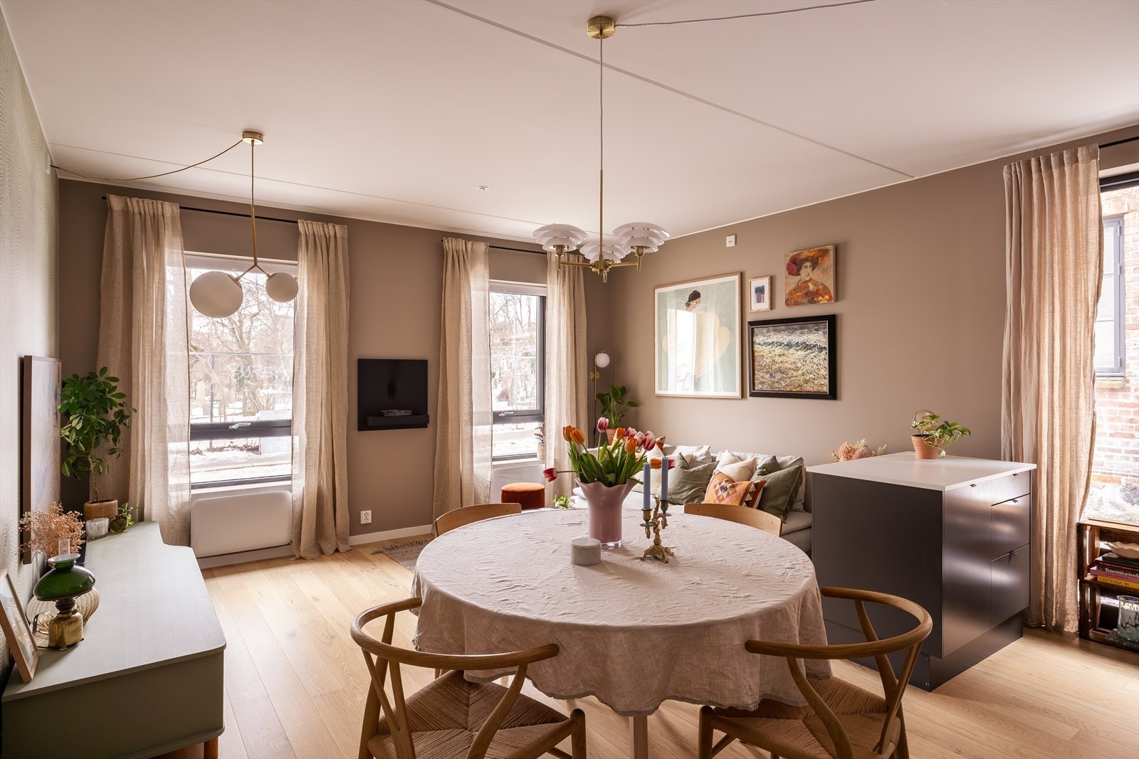 En flott 3-roms selveierleilighet med perfekt beliggenhet i rolige omgivelsen, sentralt på St. Hanshaugen. Galleribilde