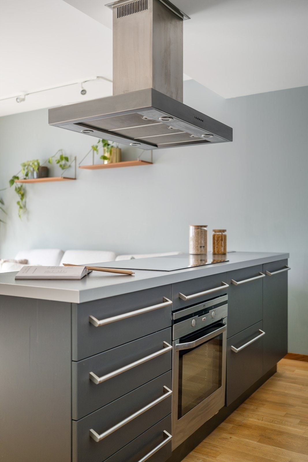 Godt med benk- og skapplass. Galleribilde