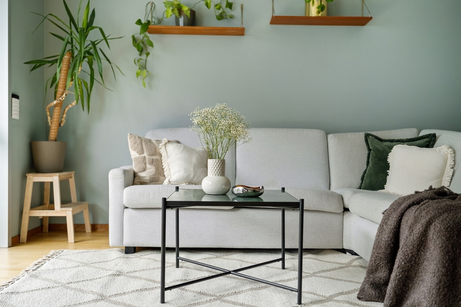 Vannbåren gulvvarme i hele leiligheten med oppgradert varmestyring (via telefon). Galleribilde