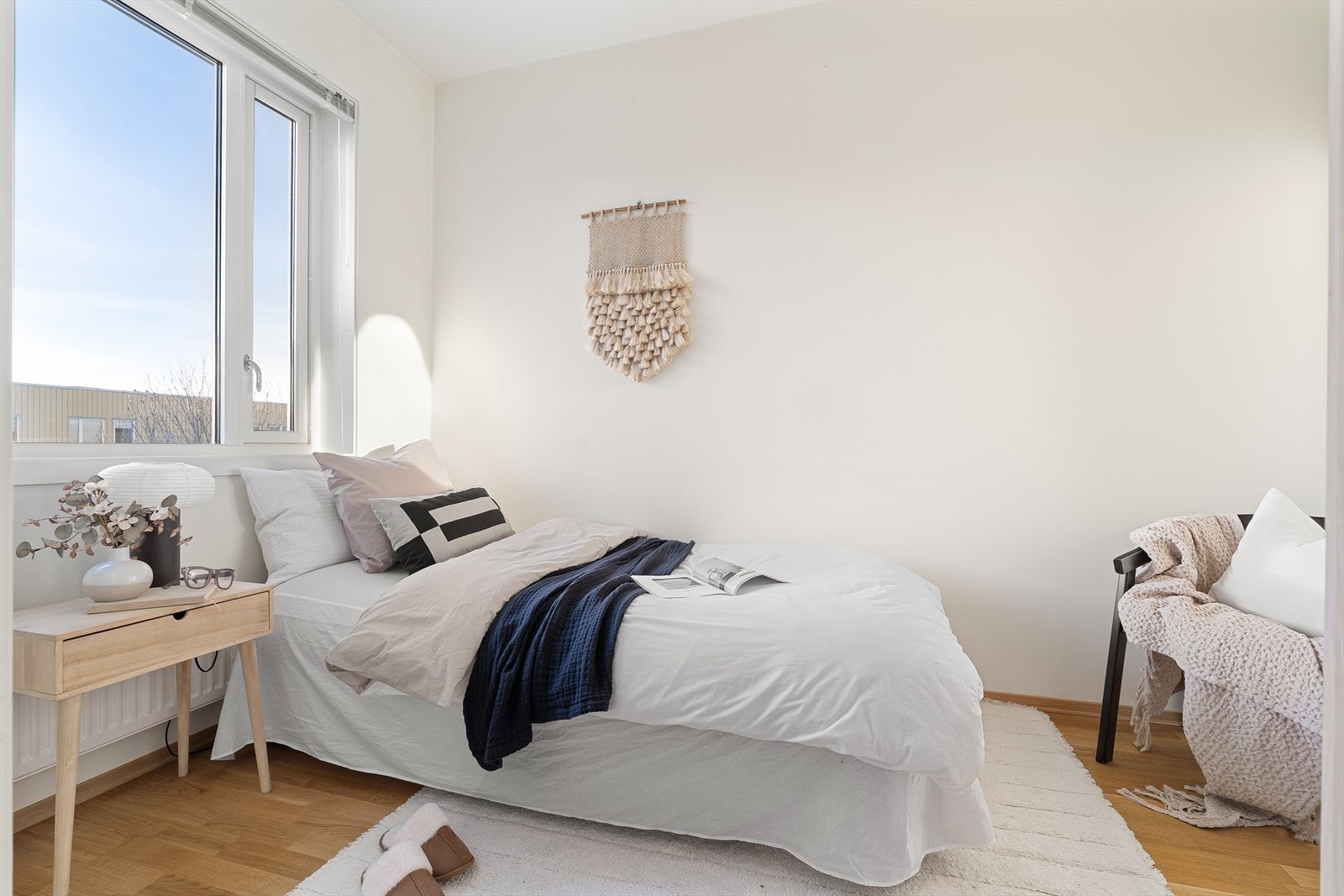 Leilighetens andre soverom er på 7 m² brukes i dag som gjesterom. Rommet er godt egnet til f.eks. barnerom, omkledningsrom eller treningsrom. Galleribilde