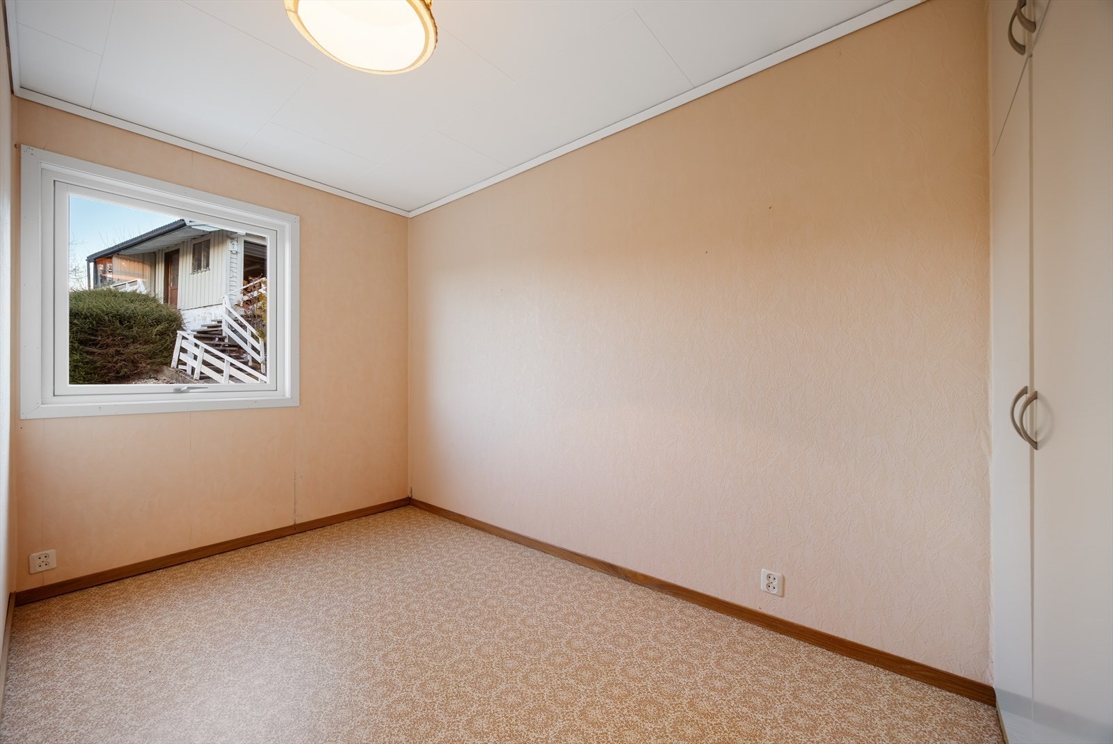 Boligen har tre soverom i 1. etasje på 5,2 m², 8 m² og 11,3 m². Galleribilde