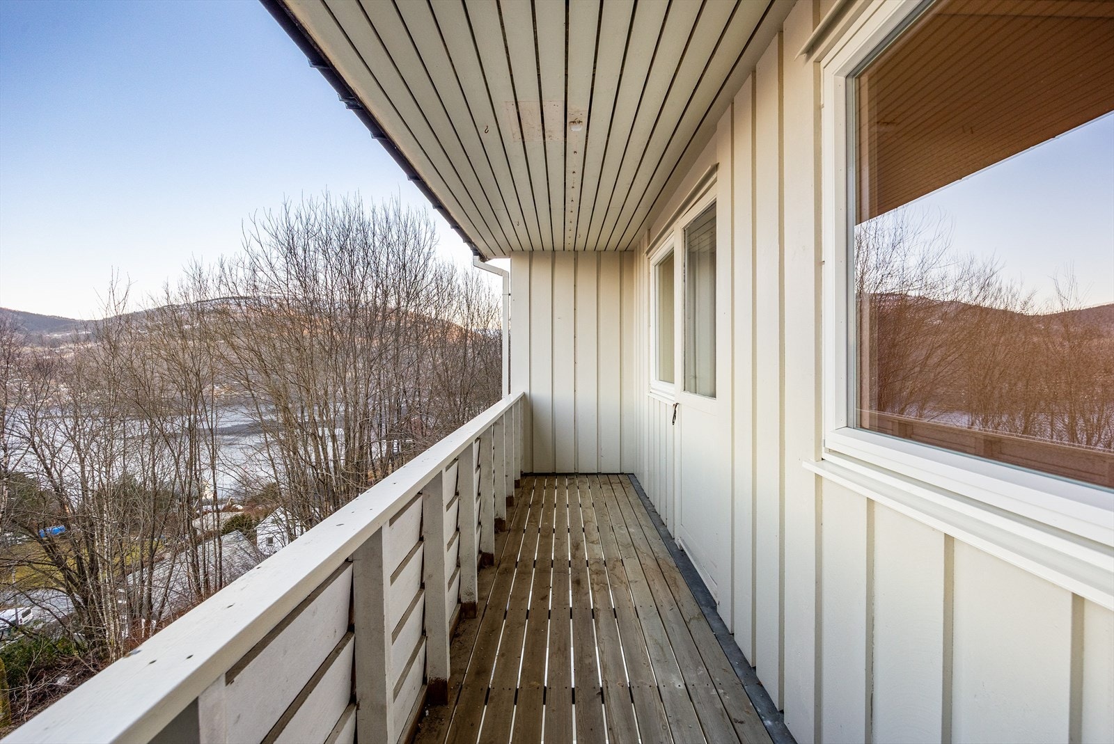 Altanen kan innredes med sittergruppe og annet terrassemøblement. Galleribilde