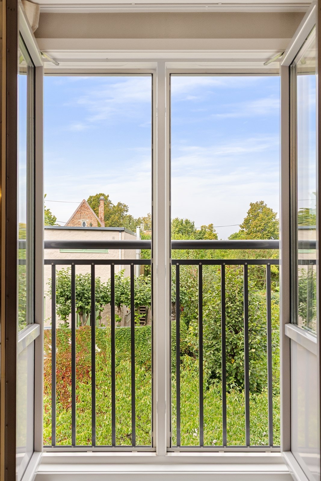 Leiligheten er i sin helhet vestvendt og ligger mot skjermet bakgård. Galleribilde