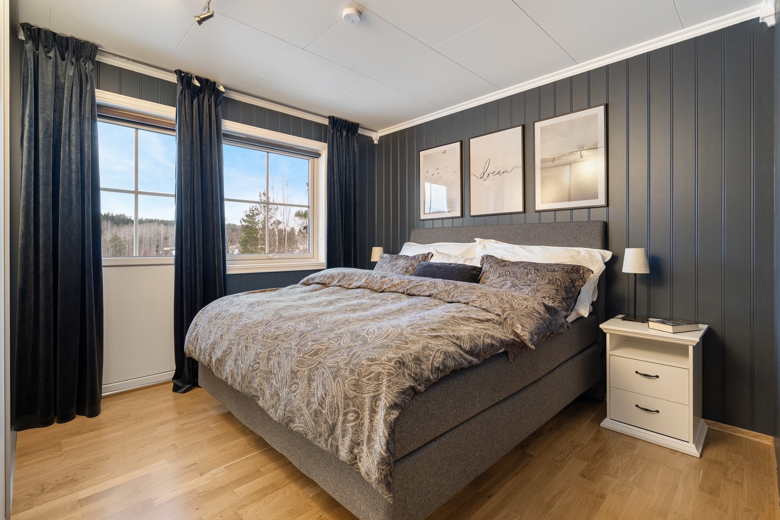 Hovedsoverom med utgang til balkong Galleribilde