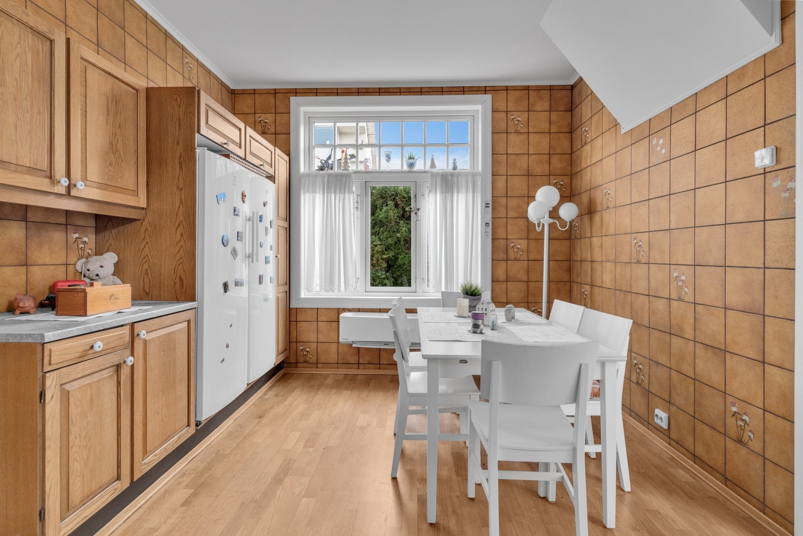 Spiseplass på kjøkken. Galleribilde