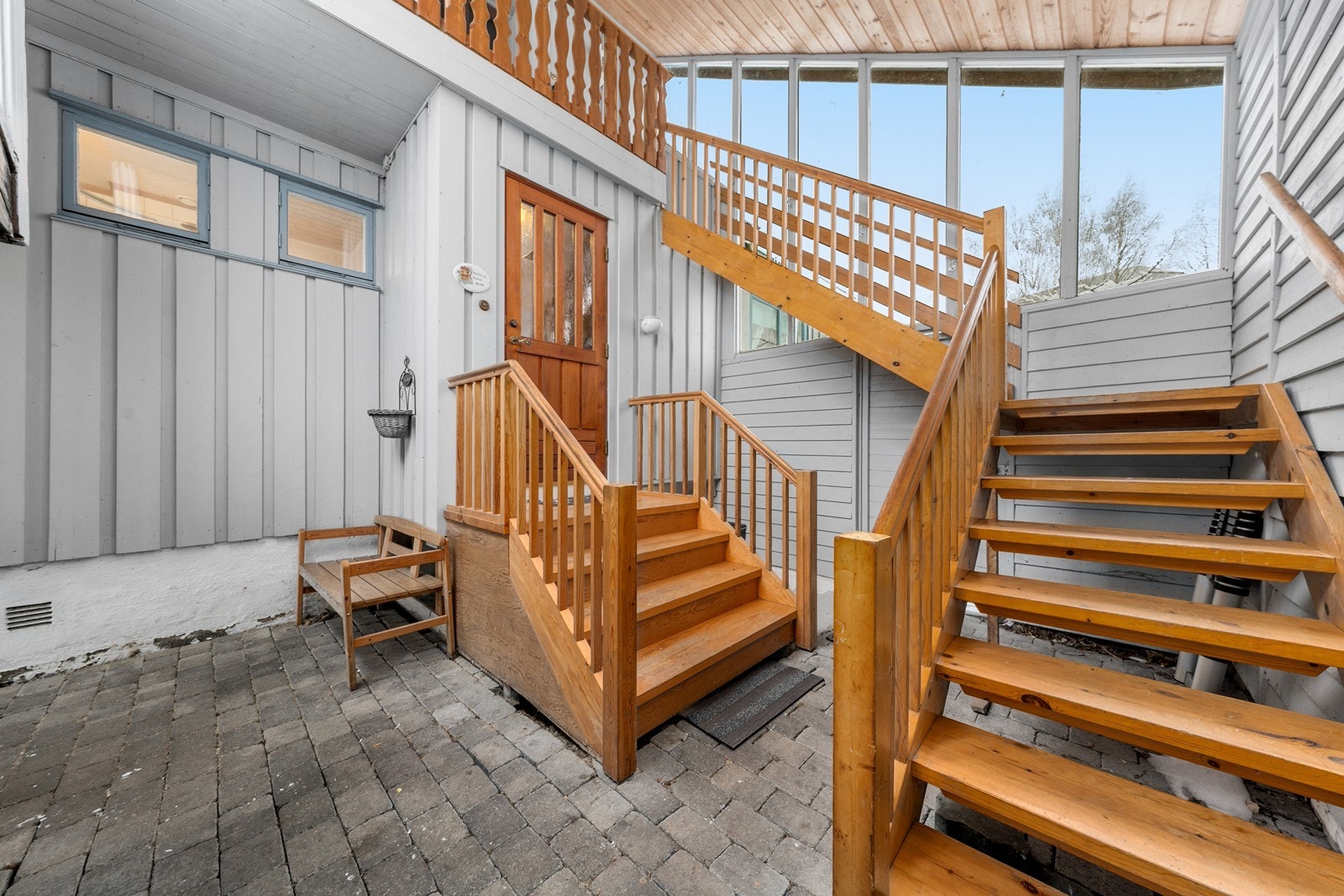 Trapp til leilighet andre etasje Galleribilde