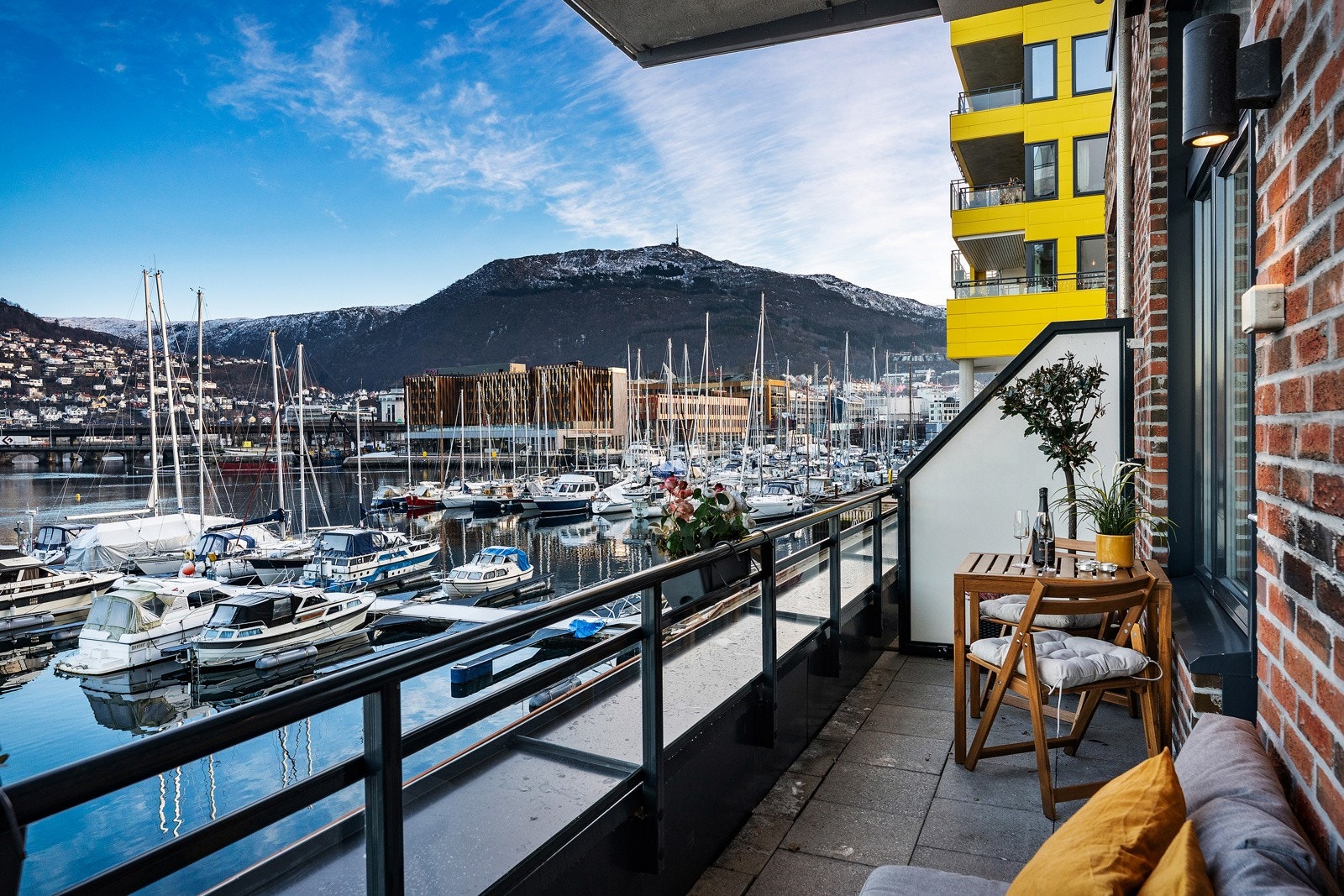 - Det er et spennende liv på sjøen å følge med på, denne utsikten er levende og man blir aldri lei - Galleribilde