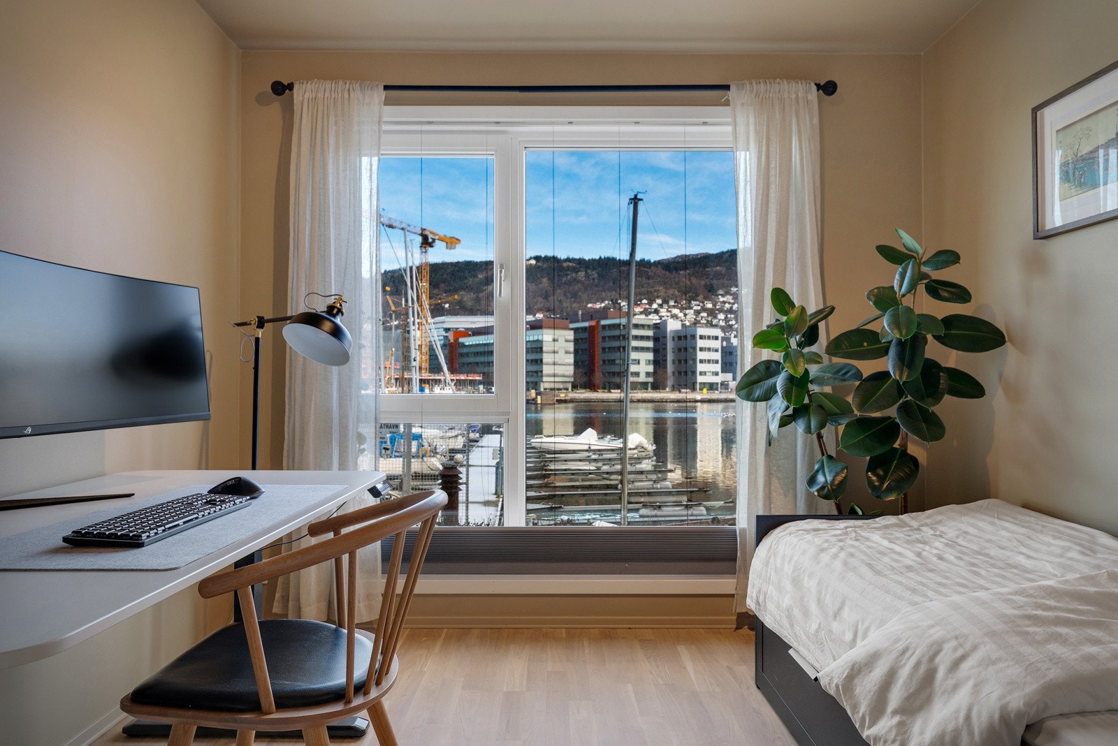 - Soverom 2 passer perfekt som barnerom, gjesterom eller kontor - Galleribilde