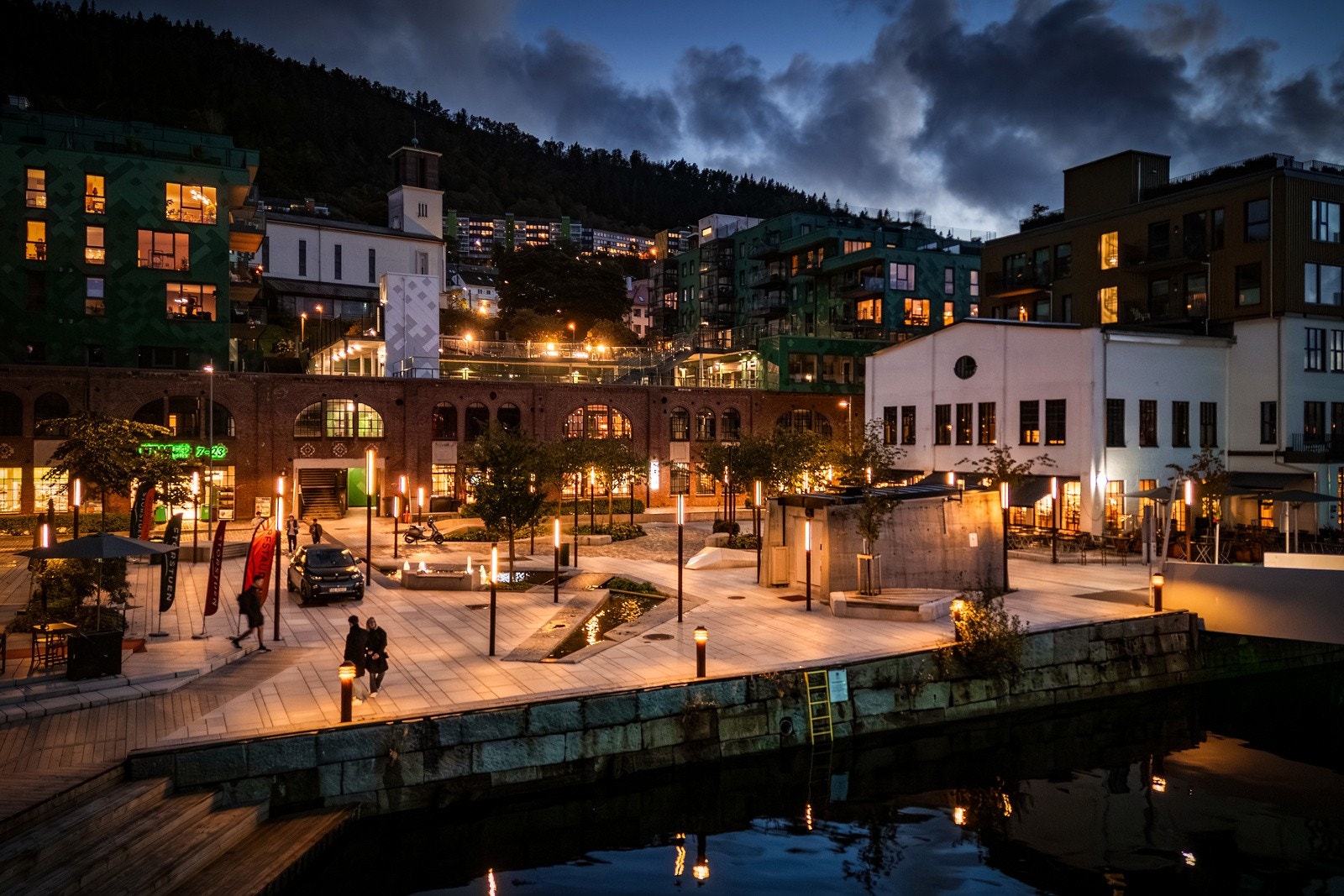 - Fløttmannsplassen like ved byr på både kafeer, restauranter, hyggelig oppholdsområde og dagligvare - Galleribilde