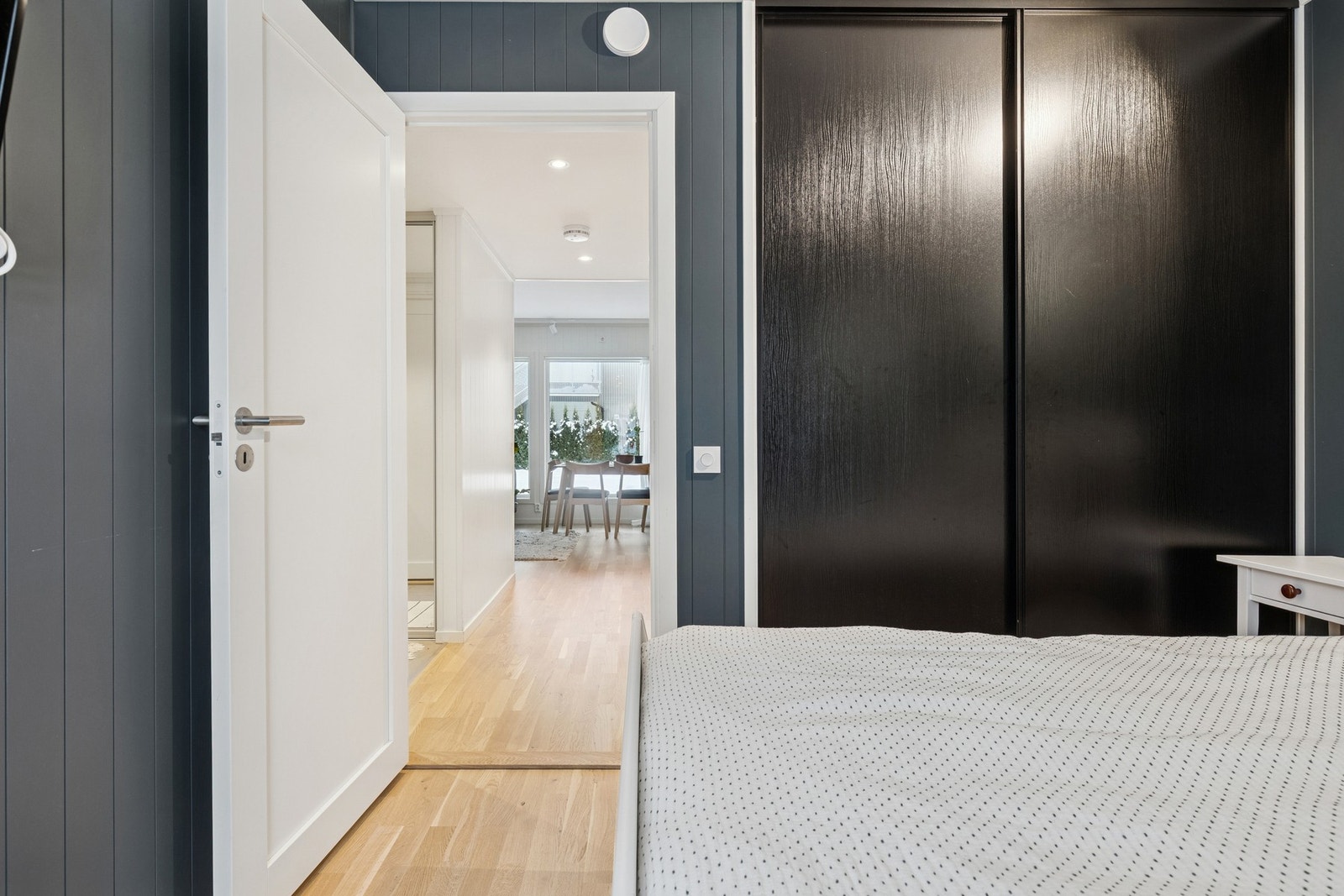 Leilighetens to soverom er av god størrelse og har plass til seng og øvrig møblement. Galleribilde