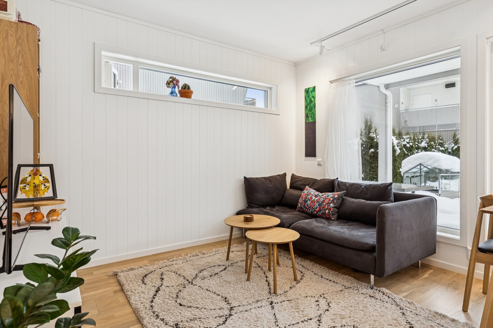 Stuen er malt i lyse farger som gjør det enkelt å innrede etter eget ønske. Galleribilde