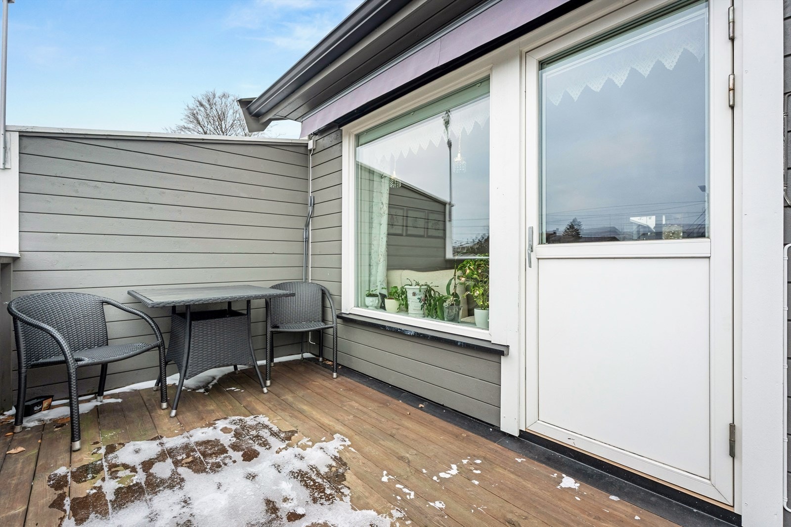 Fra stuen har du adkomst til en romslig sør-øst vendt terrasse. Galleribilde