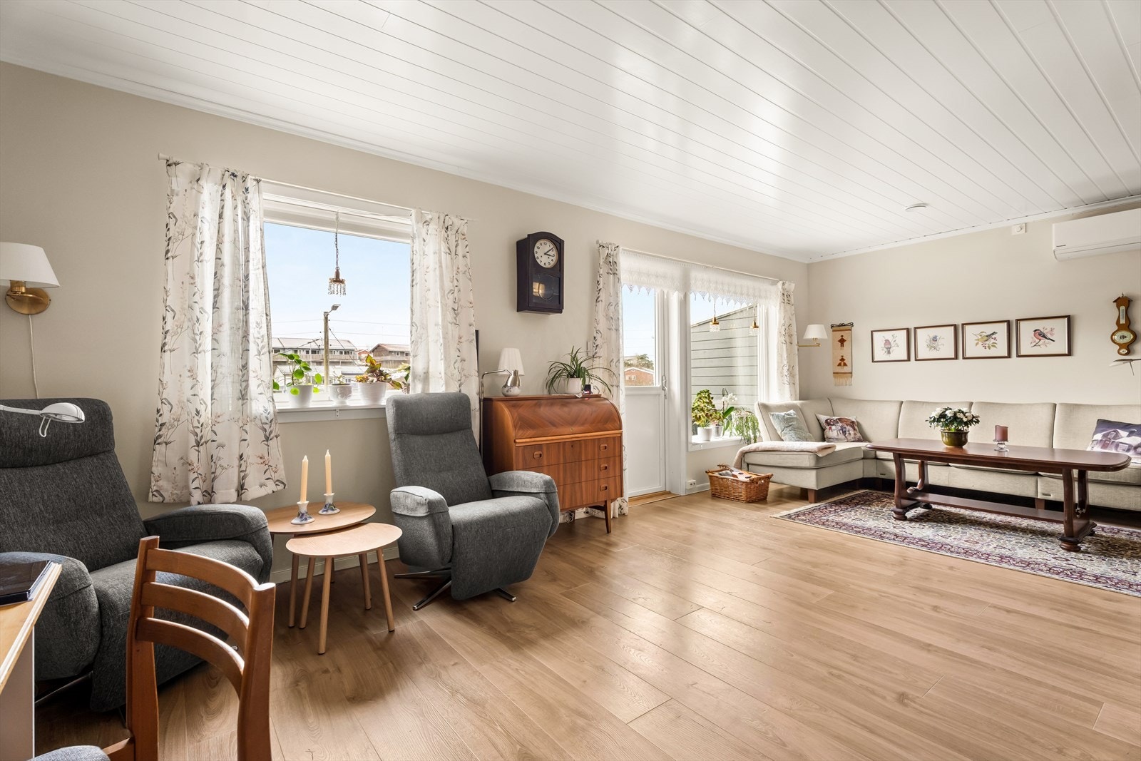 Boligen har i dag balansert ventilasjon med avtrekk fra bad, toalettrom, vaskerom, boder og kjøkken, og tilluft til oppholdsrom. Aggregat er plassert på loft, med betjeningspanel ved spisestue.
Anlegget er satt opp i 2024. Galleribilde