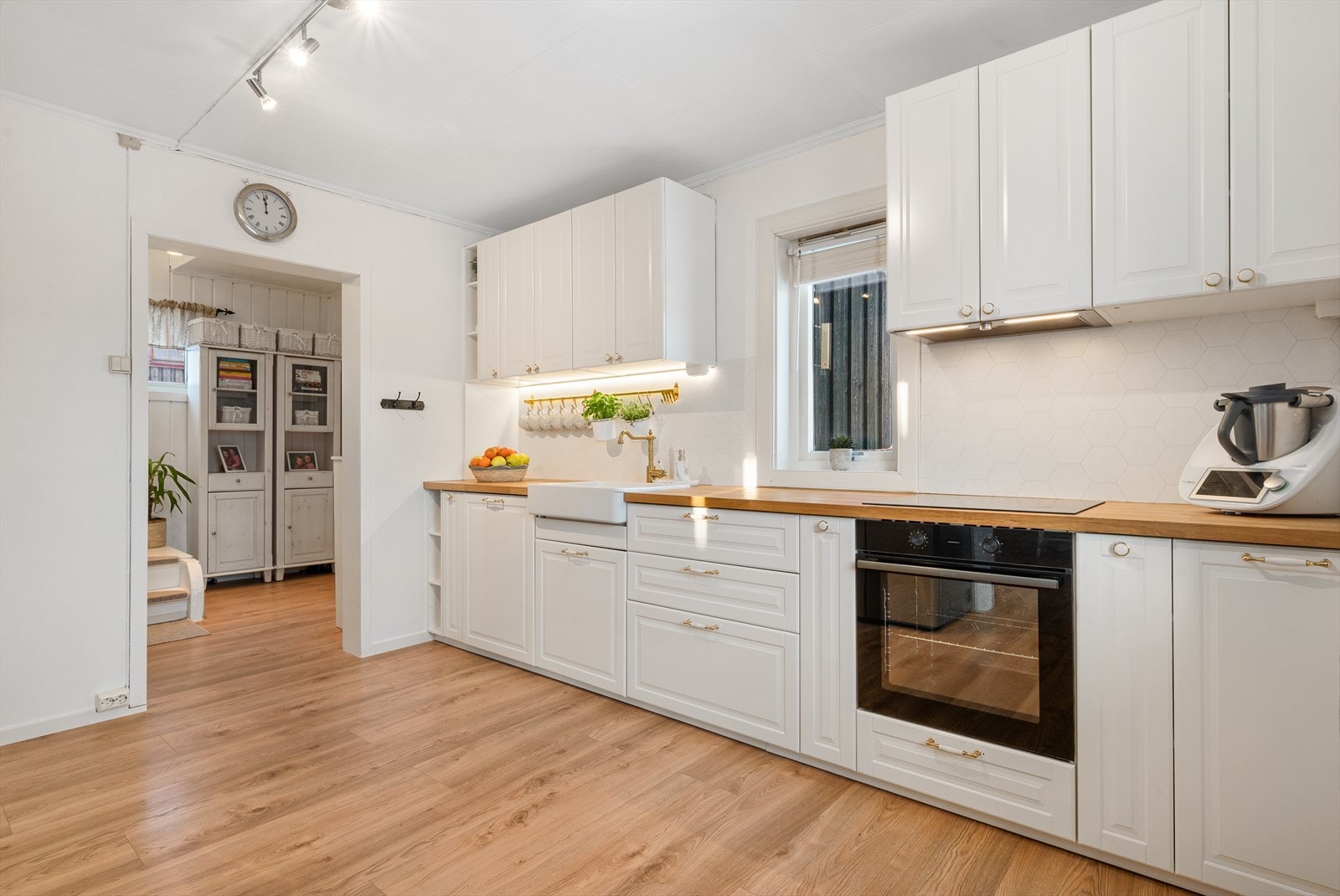 Kjøkkenet er pusset opp i nyere tid. Galleribilde