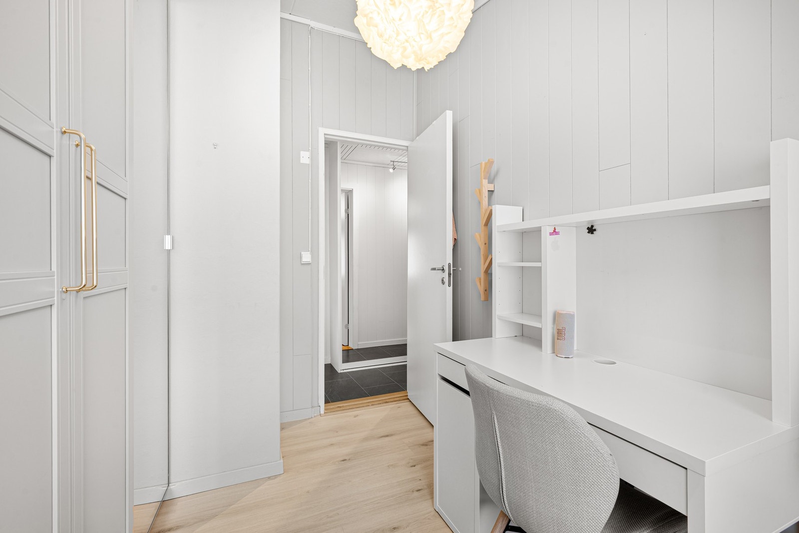 Det er godt med lagringsplass på alle rommene. Galleribilde