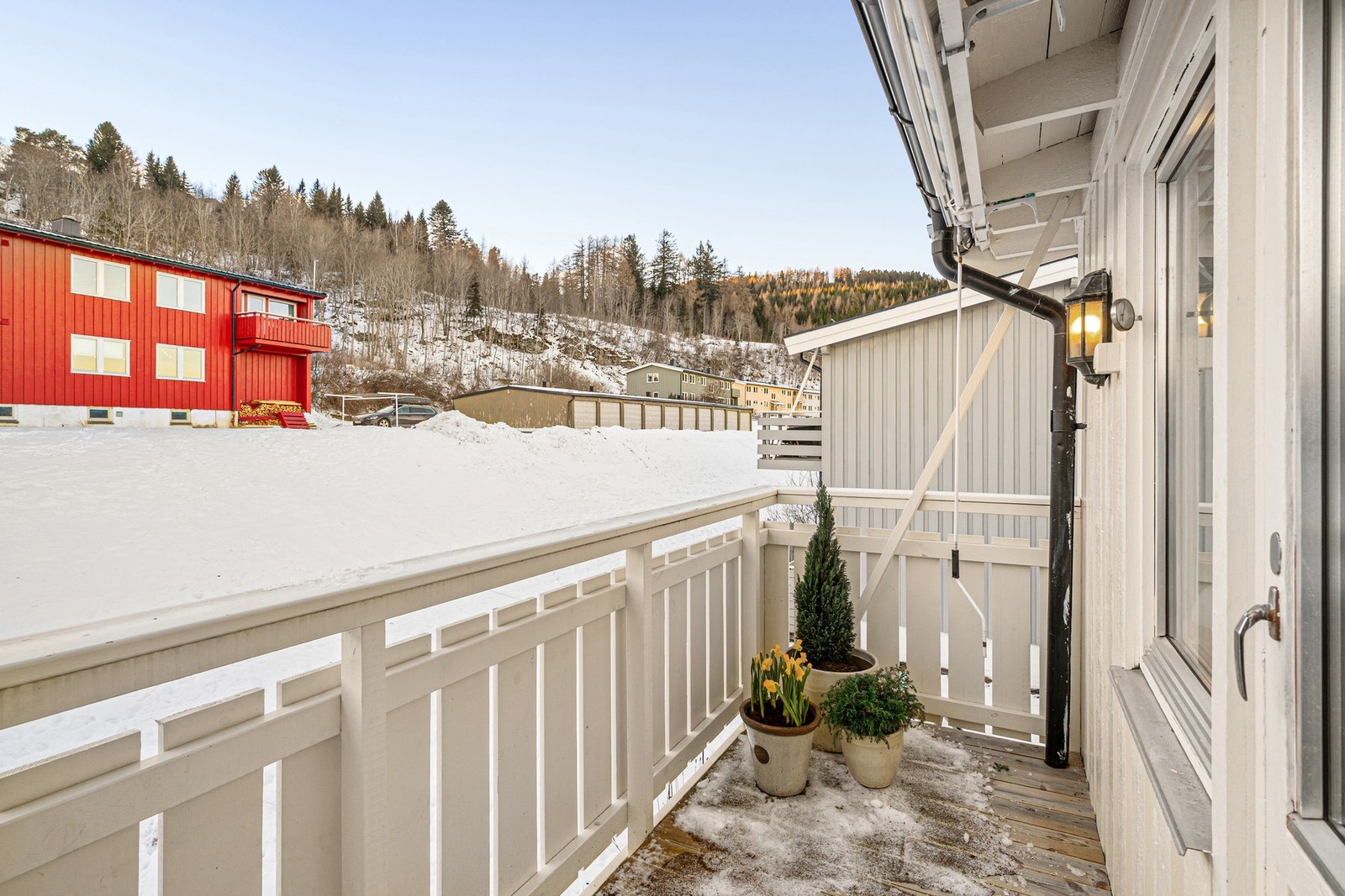 Sørvest balkong vendt mot rolige omgivelser. Galleribilde