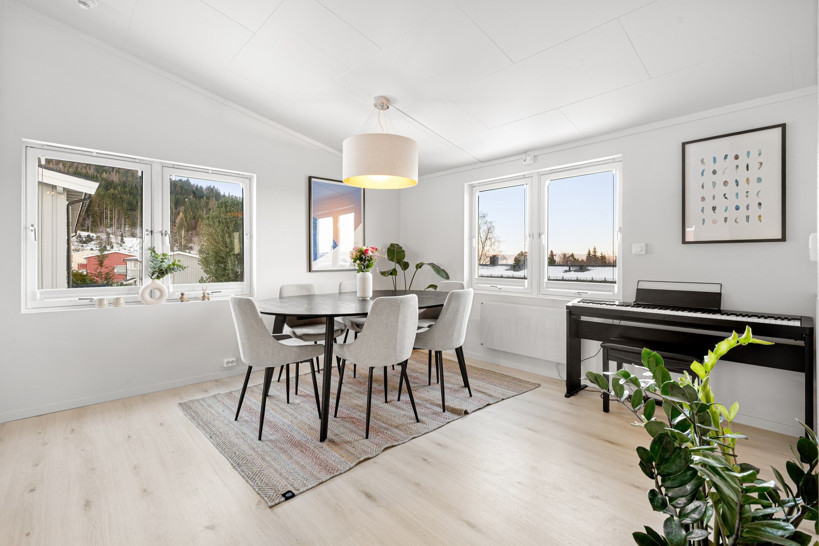 Det er muligheter for utvidelse på stue(Påbygg). Galleribilde