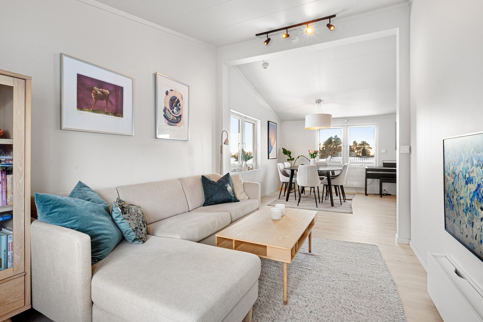 Den åpne løsningen gir en luftig atmosfære. Galleribilde