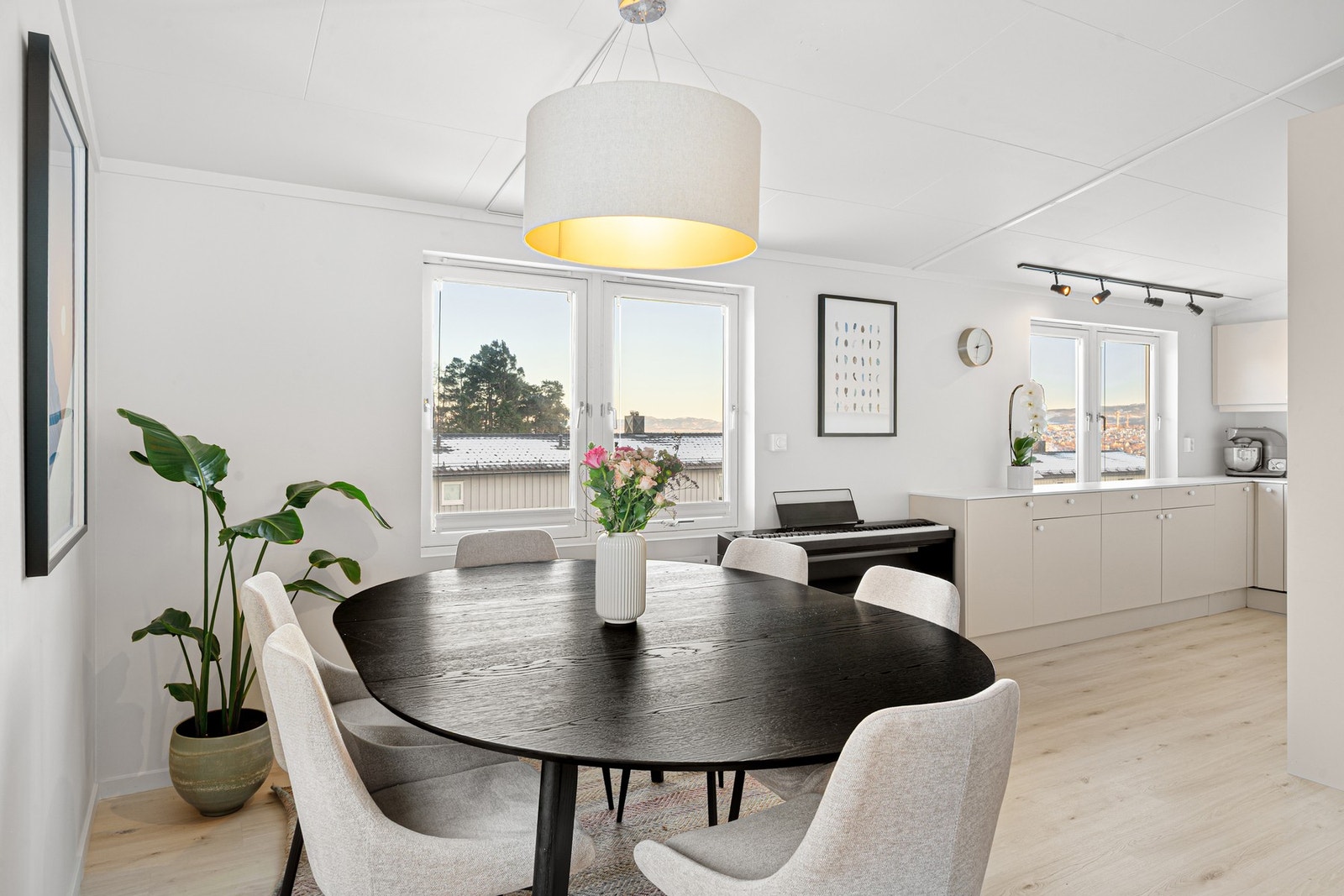 Leiligheten holder en gjennomgående god standard. Galleribilde